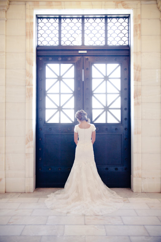 Bridals 2011-08-16 Erin & Travis-Utah Wedding and Portrait Photographer-Classy Bridals001IMG_7214-Blog Bridals-2011-08-16-Erin-Travis-Utah-Wedding-and-Portrait-Photographer-Classy-Bridals001IMG_7214-Blog