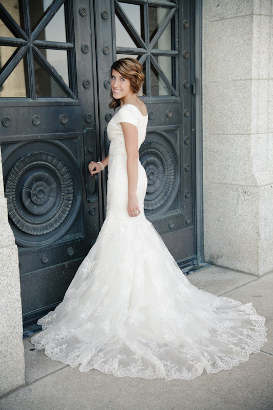 Bridals 2011-08-16 Erin & Travis-Utah Wedding and Portrait Photographer-Classy Bridals011IMG_7331-Blog Bridals-2011-08-16-Erin-Travis-Utah-Wedding-and-Portrait-Photographer-Classy-Bridals011IMG_7331-Blog
