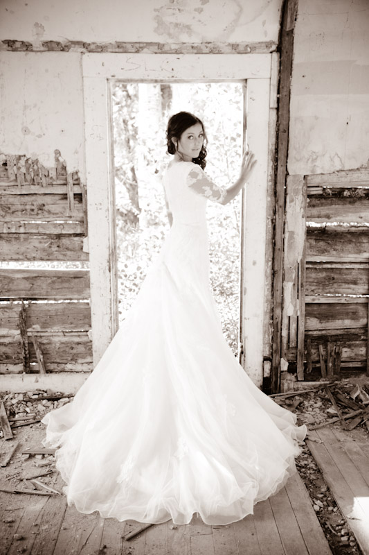 Bridals 2011-09-01 Ali & Mike-Utah Wedding and Portrait Photographer-Canyon Bridals Elisabeth Kate Photography020IMG_5058-Blog Bridals-2011-09-01-Ali-Mike-Utah-Wedding-and-Portrait-Photographer-Canyon-Bridals-Elisabeth-Kate-Photography020IMG_5058-Blog
