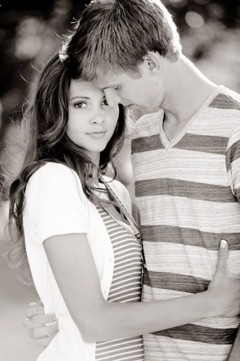 Engagements-2011-07-14-Myrinda-Greg-Utah-Wedding-and-Portrait-Photographer-Dock-Engagements-Elisabeth-Kate-Photography017IMG_4324-Blog(pp_w480_h720)