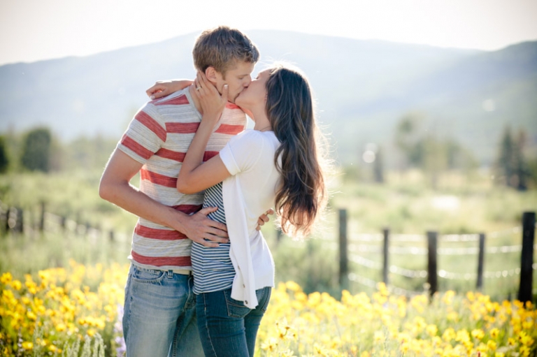 Engagements-2011-07-14-Myrinda-Greg-Utah-Wedding-and-Portrait-Photographer-Dock-Engagements-Elisabeth-Kate-Photography026IMG_4292-Blog(pp_w768_h511)