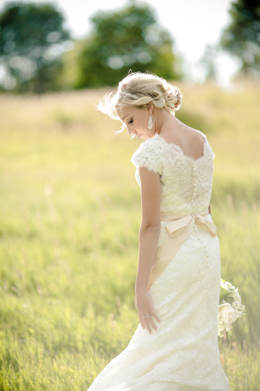 EK Studios-Wedding Photographer-Elegant Bridals in a meadow 002-Blog EK-Studios-Wedding-Photographer-Elegant-Bridals-in-a-meadow-002-Blog