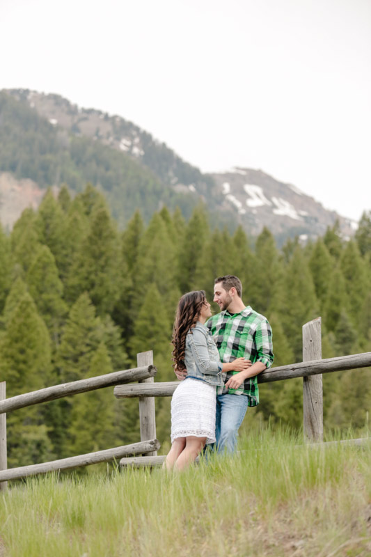 EK-Studios-Utah-Wedding-Photographers-Engagements-in-the-mountains013-Blog