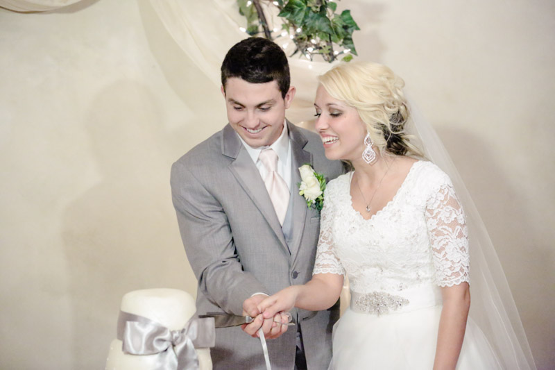 EK-Studios-Utah-Wedding-Photographers-Salt-lake-temple-wedding-quarter-length-sleve-dress046-Blog