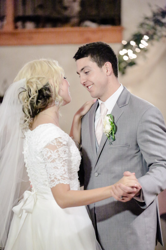 EK-Studios-Utah-Wedding-Photographers-Salt-lake-temple-wedding-quarter-length-sleve-dress047-Blog