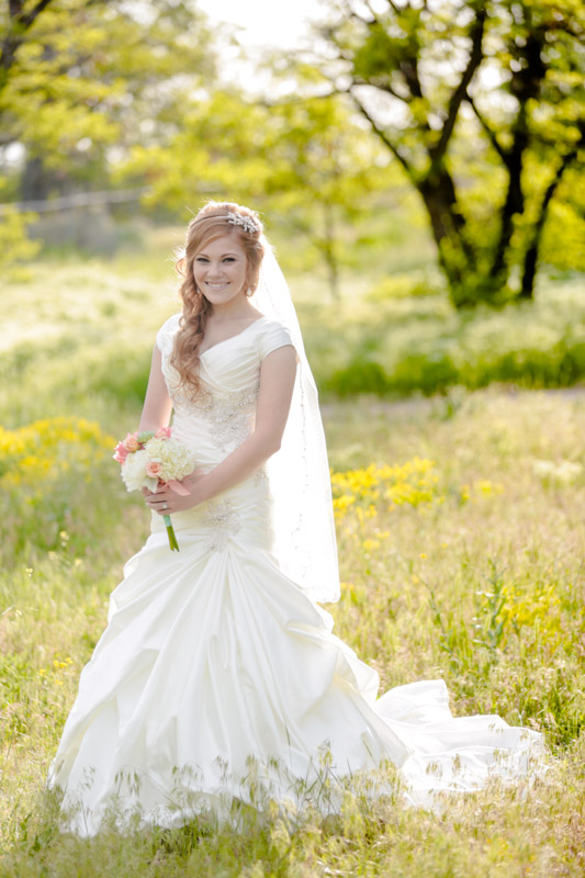 EK-Studios-Utah-Wedding-Photographers-Spring-bridals-in-wild-flowers004-Blog