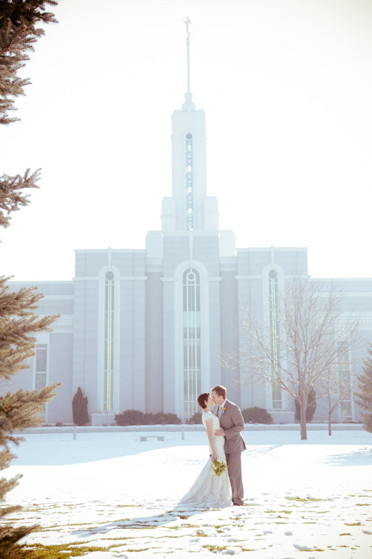 EK-Studios-Utah-Wedding-Photographers-Timpanogos-Temple-Wedding-Winter022-Blog