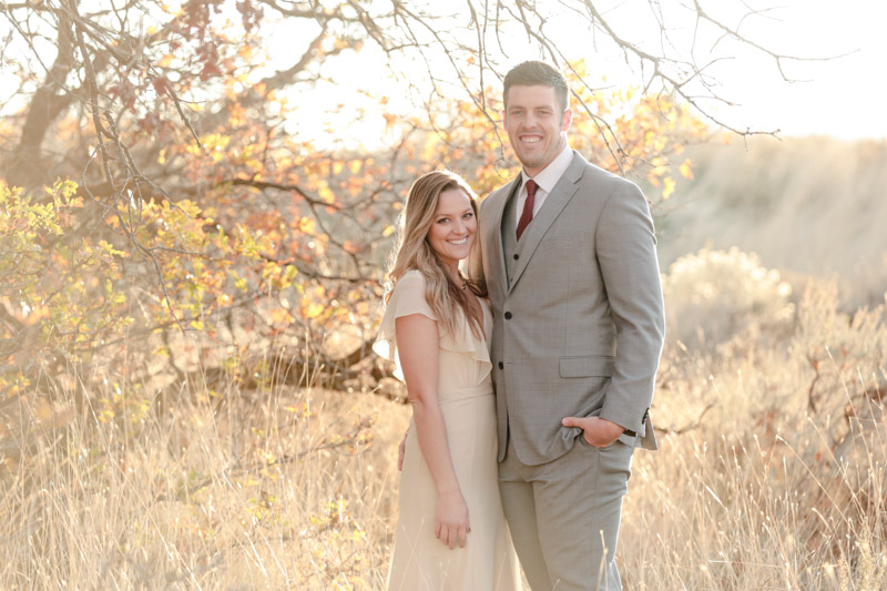 EK-Studios-Utah-Wedding-Photographers-Sunkissed-Bridals-in-a-field030-Blog