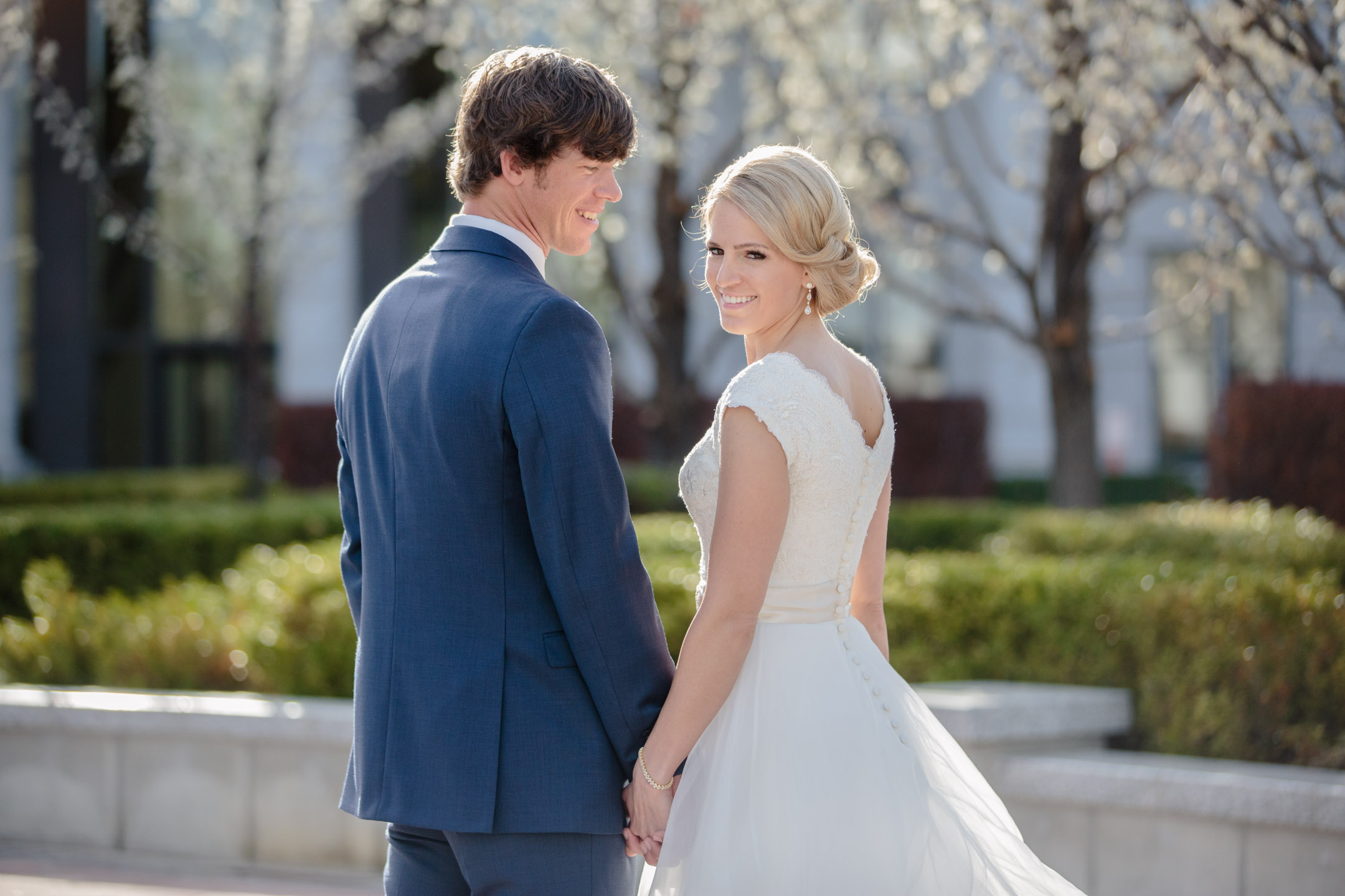 EK-Studios-Utah-Wedding-Photographers-Classy-Bridals-lace-dress-blossoms-spring019-Blog