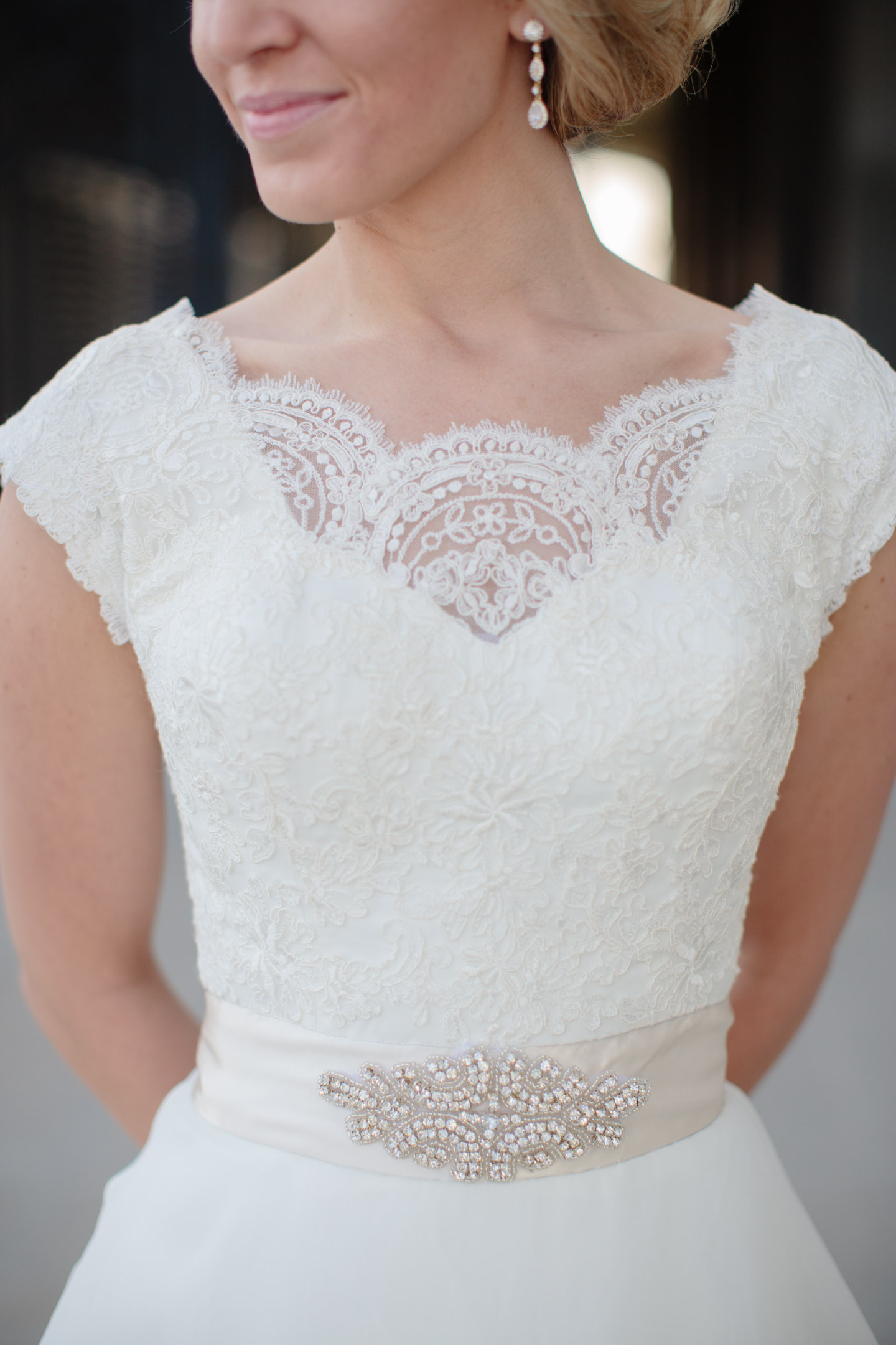 EK-Studios-Utah-Wedding-Photographers-Classy-Bridals-lace-dress-blossoms-spring029-Blog