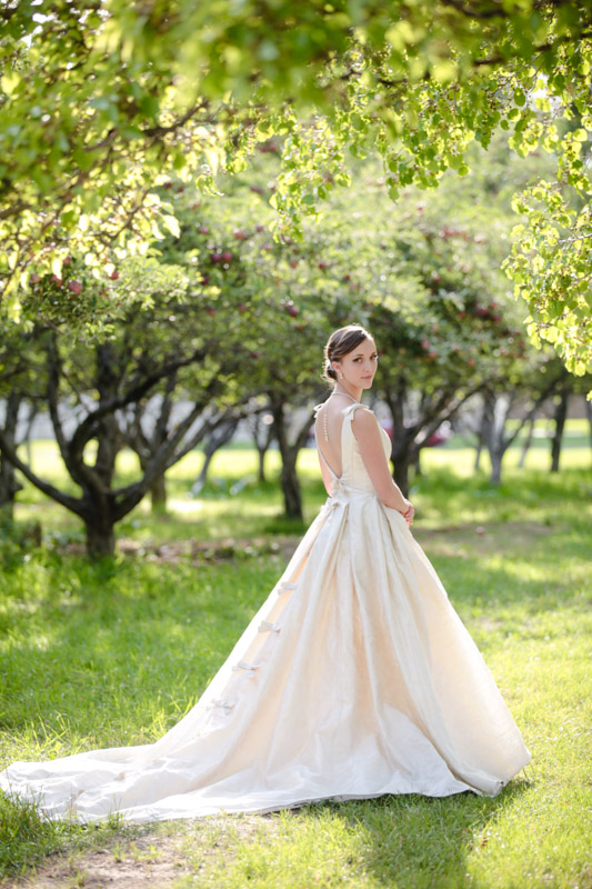 EK-Studios-Utah-Wedding-Photographers-Classy-Elegant-Bridals-Unique-wedding-dress001-Blog