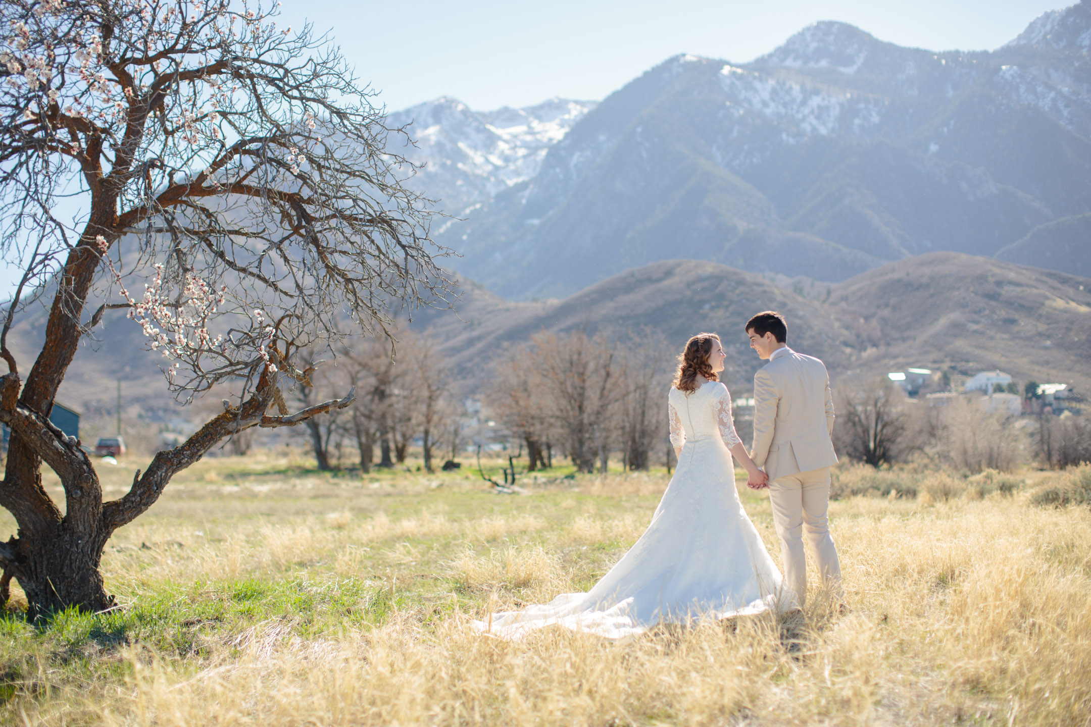 EK-Studios-Utah-Wedding-Photographers-Spring-Bridals-blossoms012-Blog