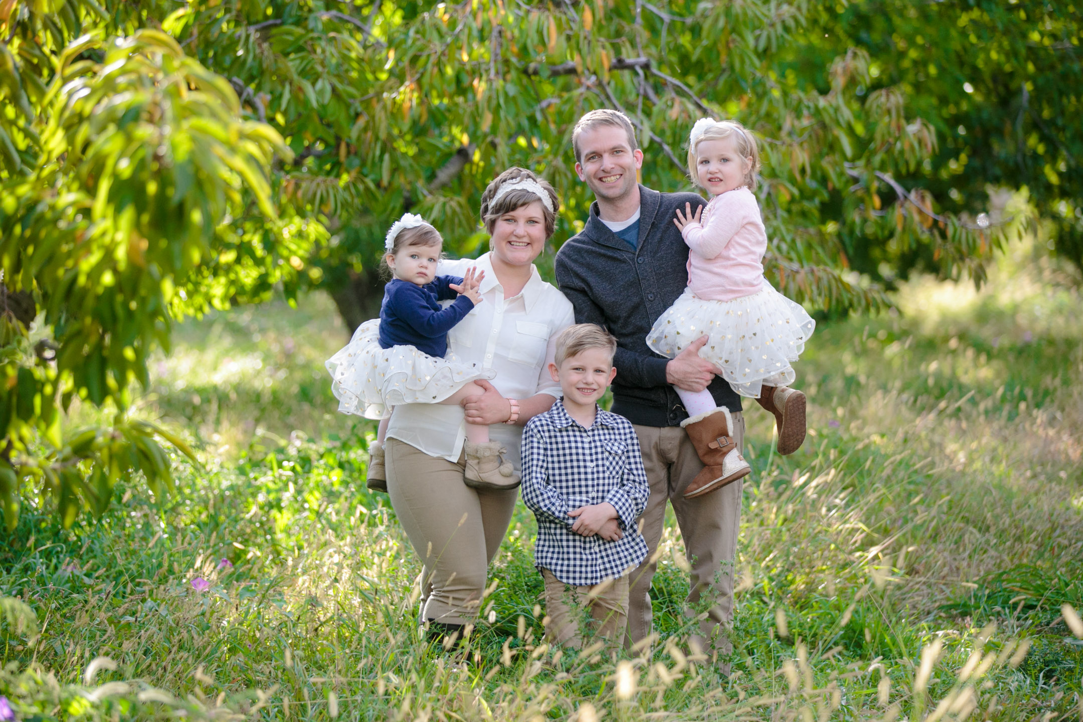 EK-Studios-Utah-Wedding-Photographers-cute-Family-photos-orchard001-Blog