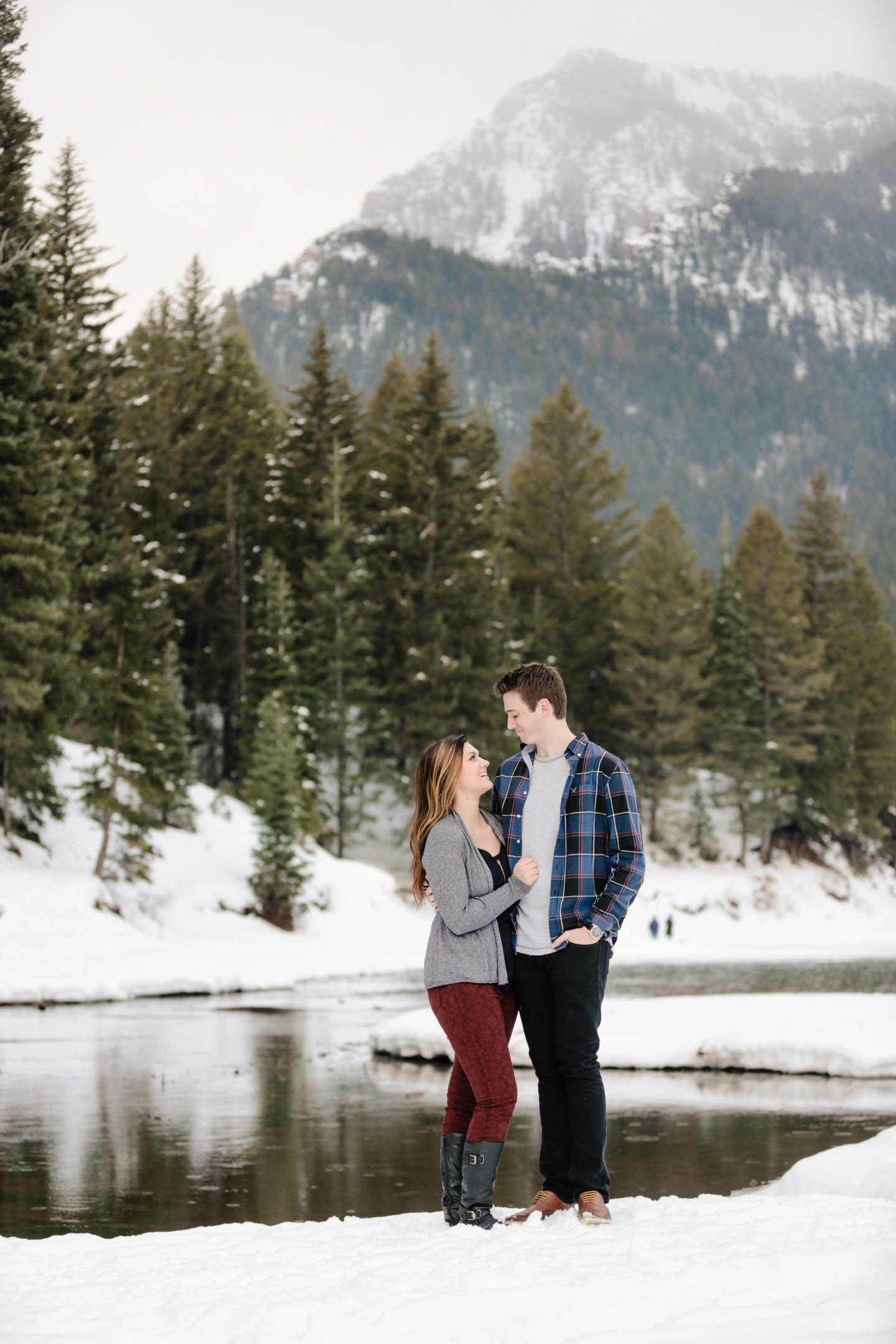 EK-Studios-Utah-Wedding-Photographers-winter-Engagements-in-the-mountains-utah029-Blog