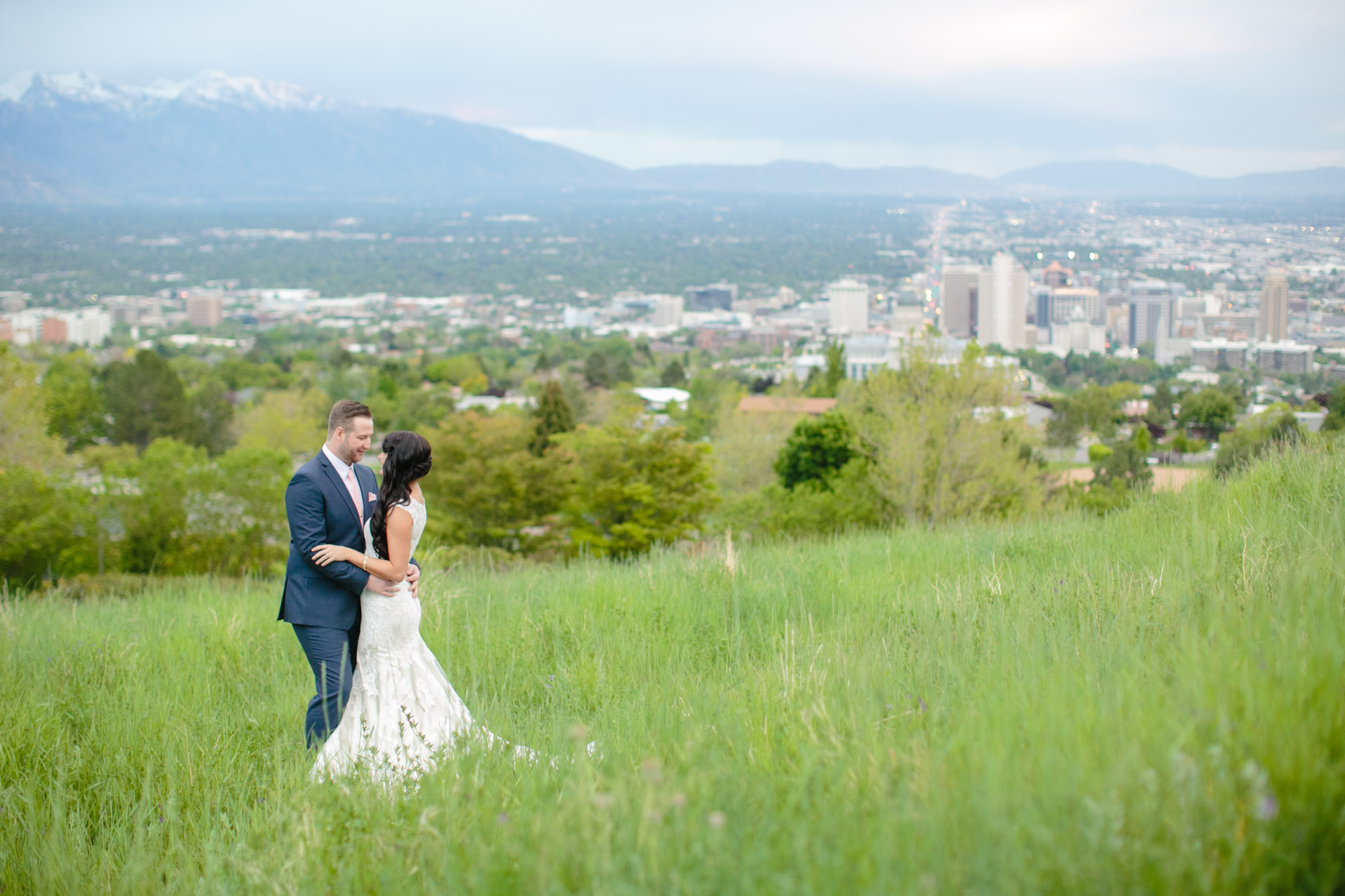 EK-Studios-Utah-Wedding-Photographers-Nature-Bridals-overlooking-the-city024-Blog
