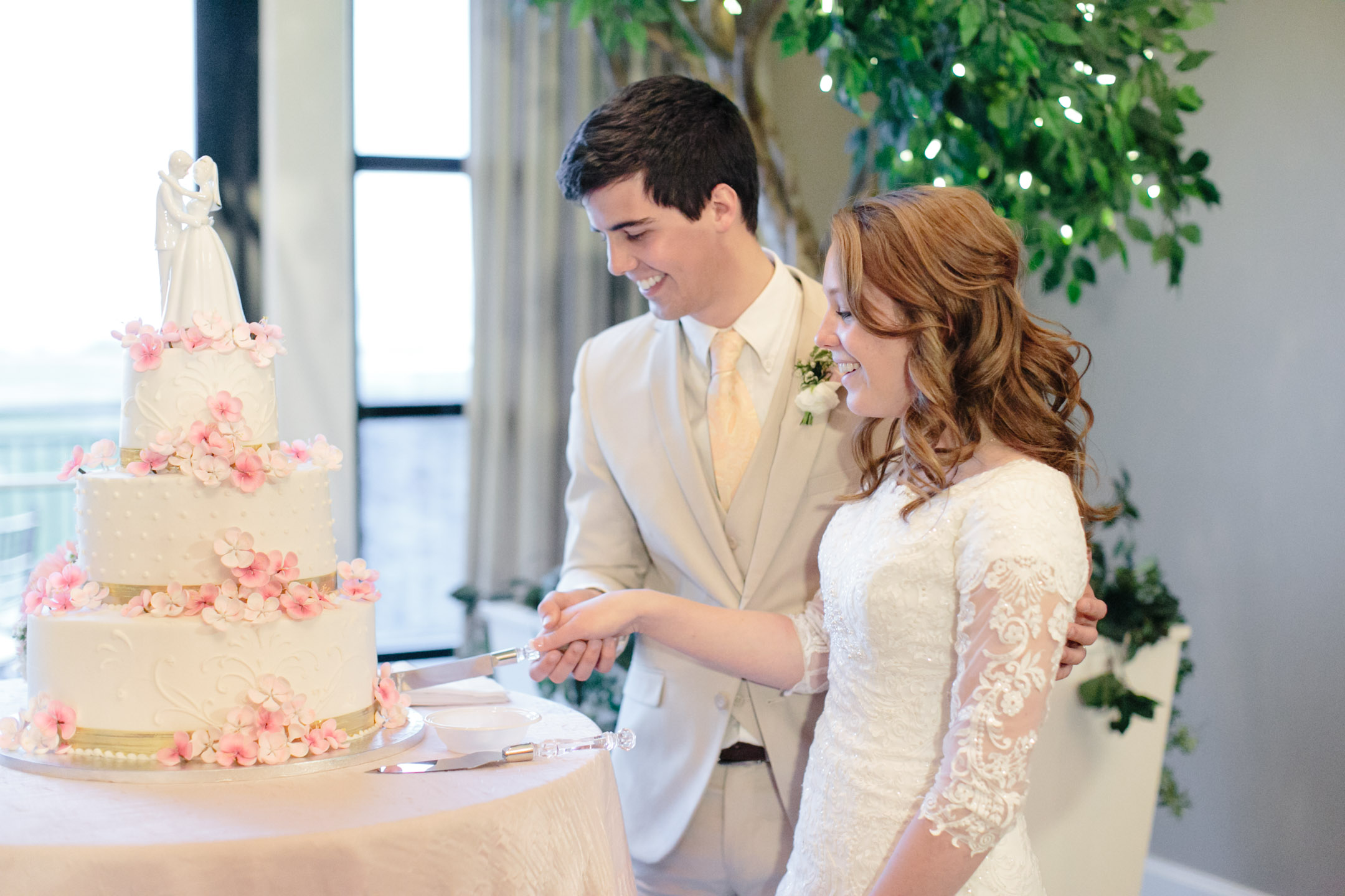 EK-Studios-Utah-Wedding-Photographers-SLC-temple-spring-blossoms-Sleepy-ridge-wedding-reception037-Blog