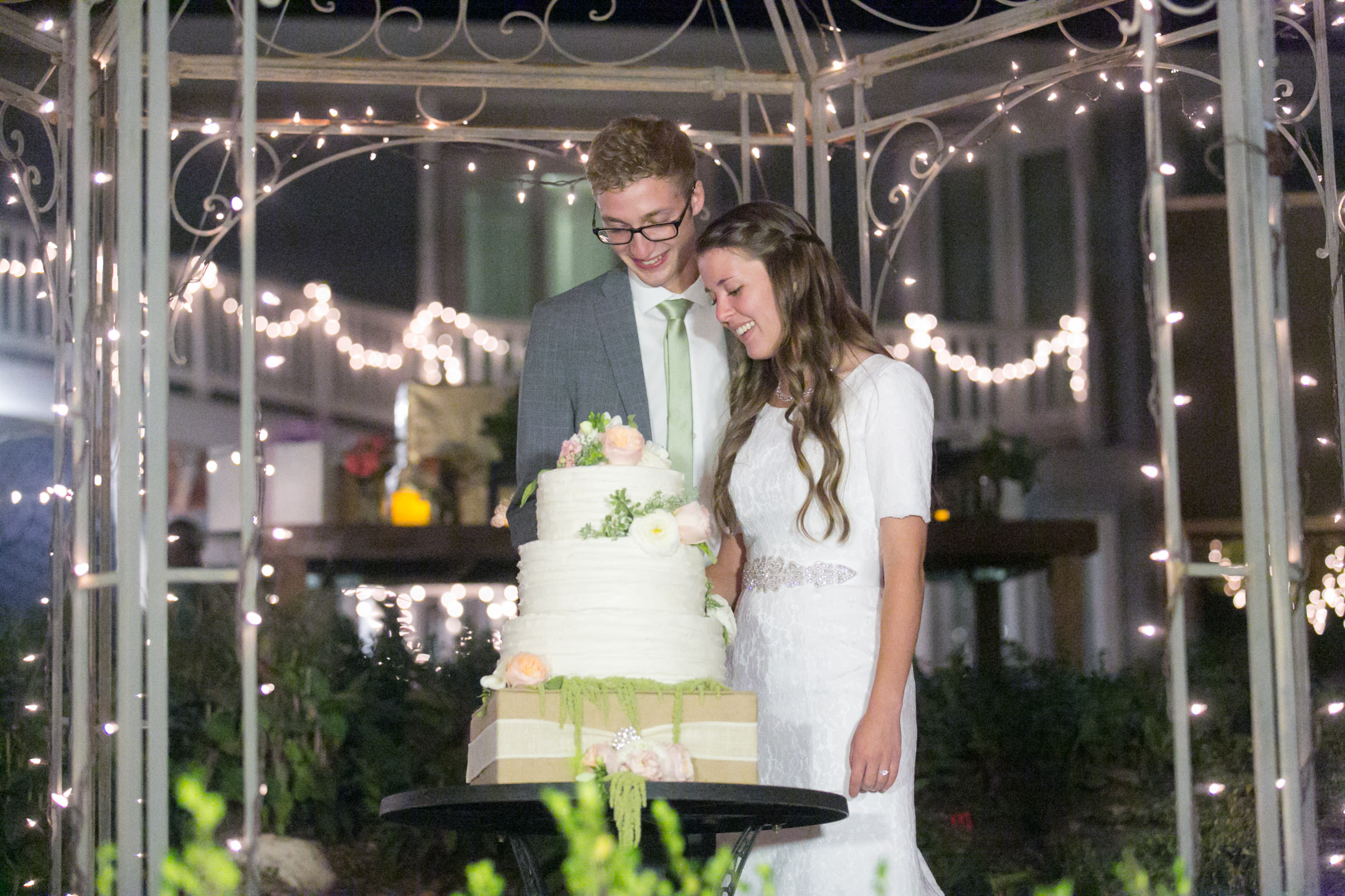 EK-Studios-Utah-Wedding-Photographers-Timpanogos-Temple-wedding-unique-outdoor-reception-052-Blog1