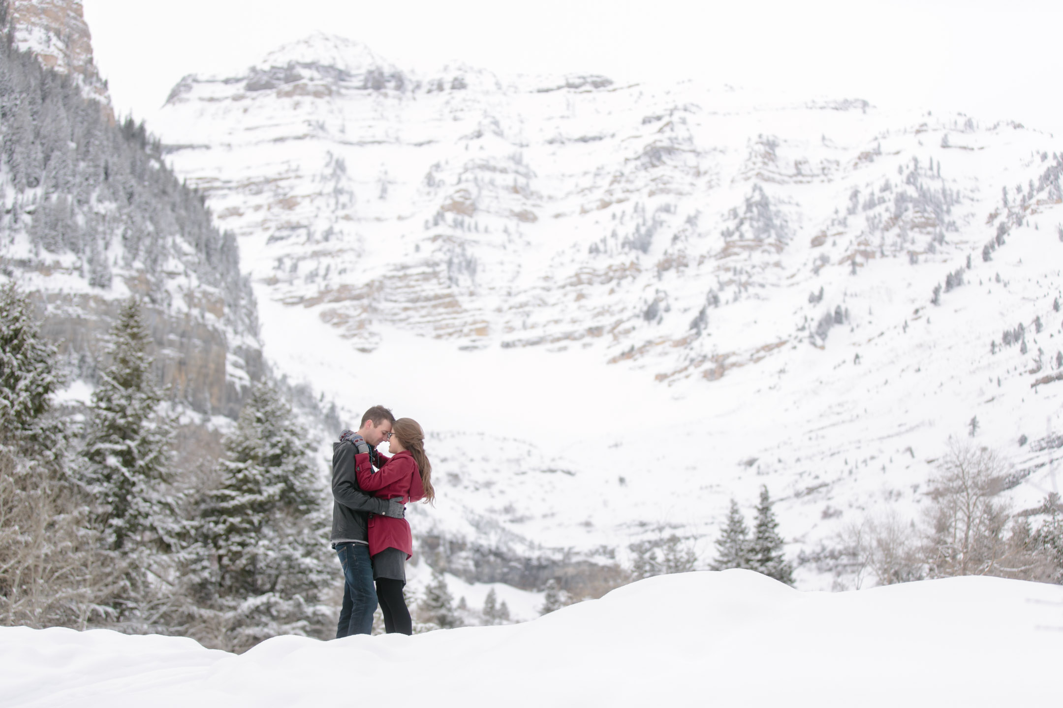 EK-Studios-Utah-Wedding-Photographers-Winter-engaements-in-the-mountains-utah011-Blog