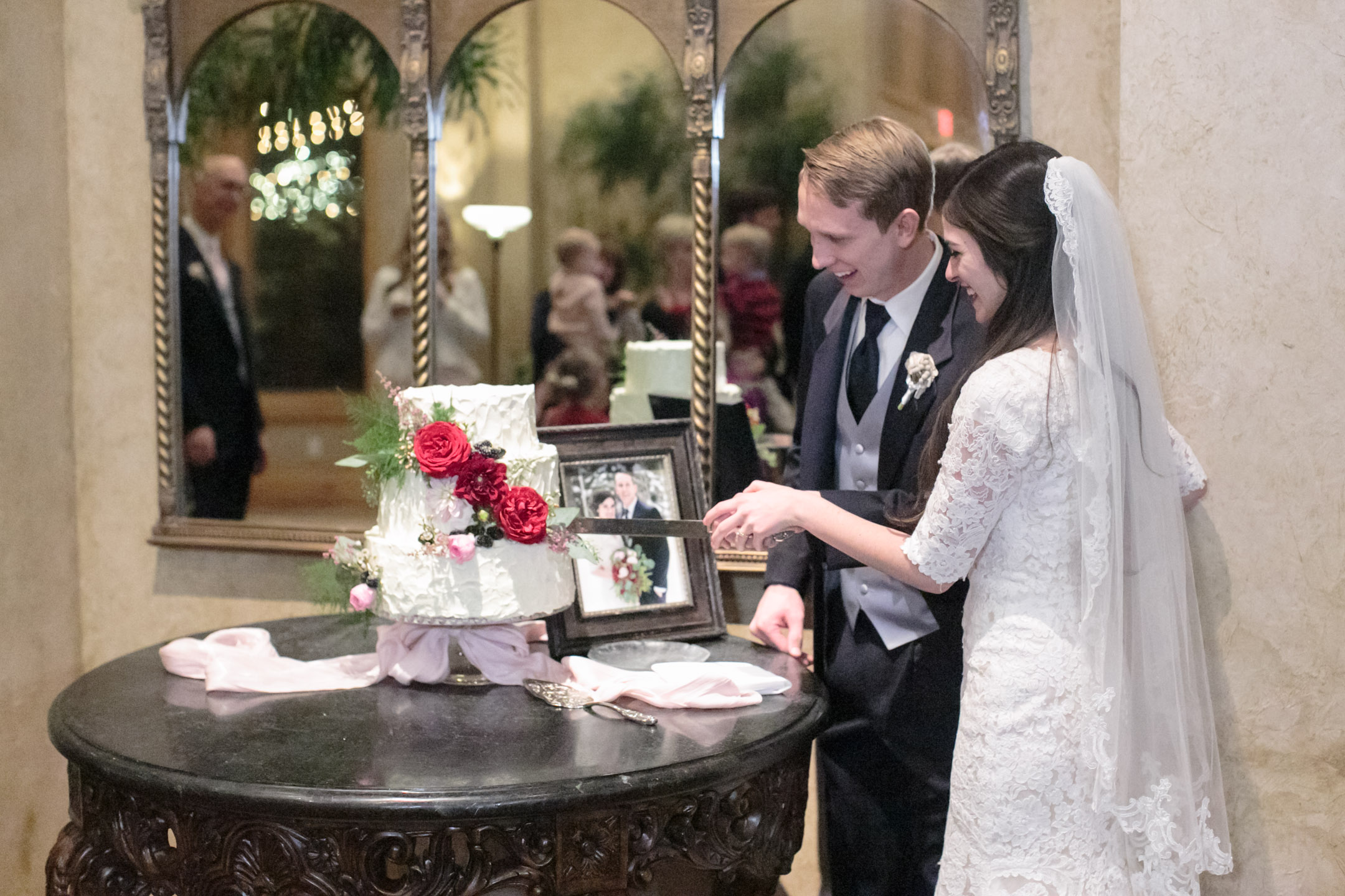 EK-Studios-Utah-Wedding-Photographers-Salt-lake-temple-wedding-heritage-gardens-reception046-Blog