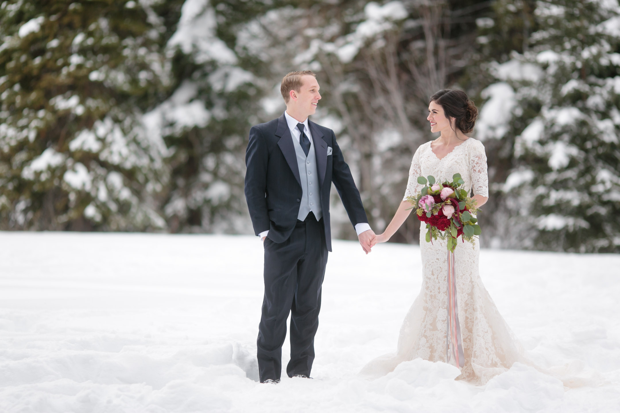 EK-Studios-Utah-Wedding-Photographers-Winter-Bridals-in-the-mountians-woods017-Blog
