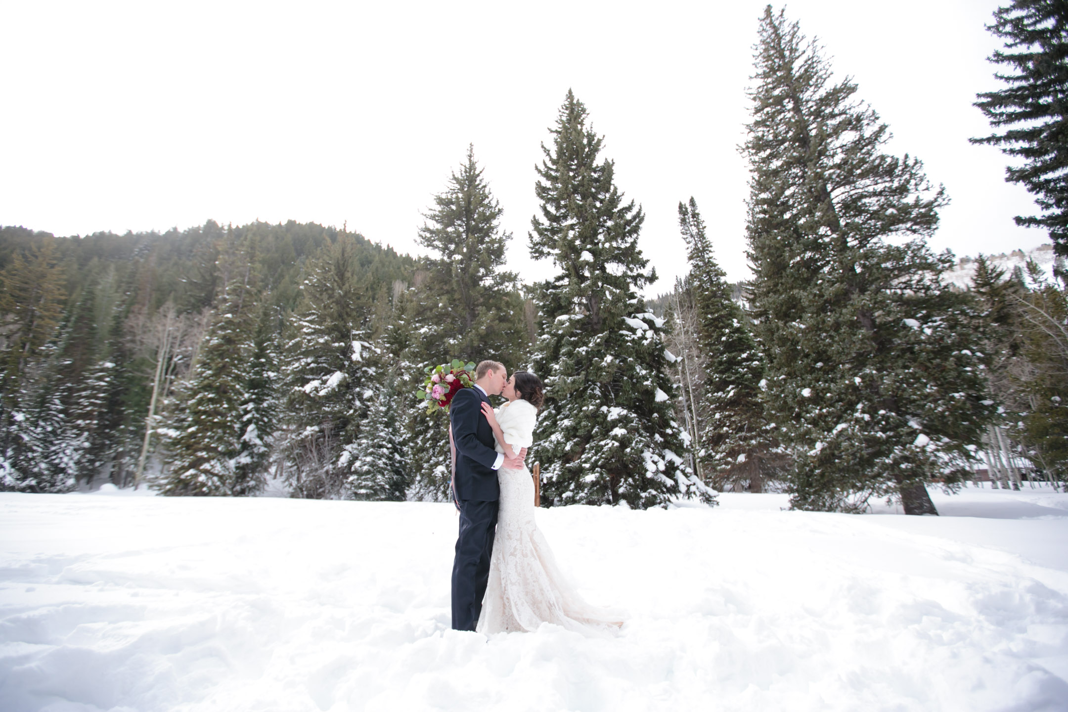 EK-Studios-Utah-Wedding-Photographers-Winter-Bridals-in-the-mountians-woods021-Blog