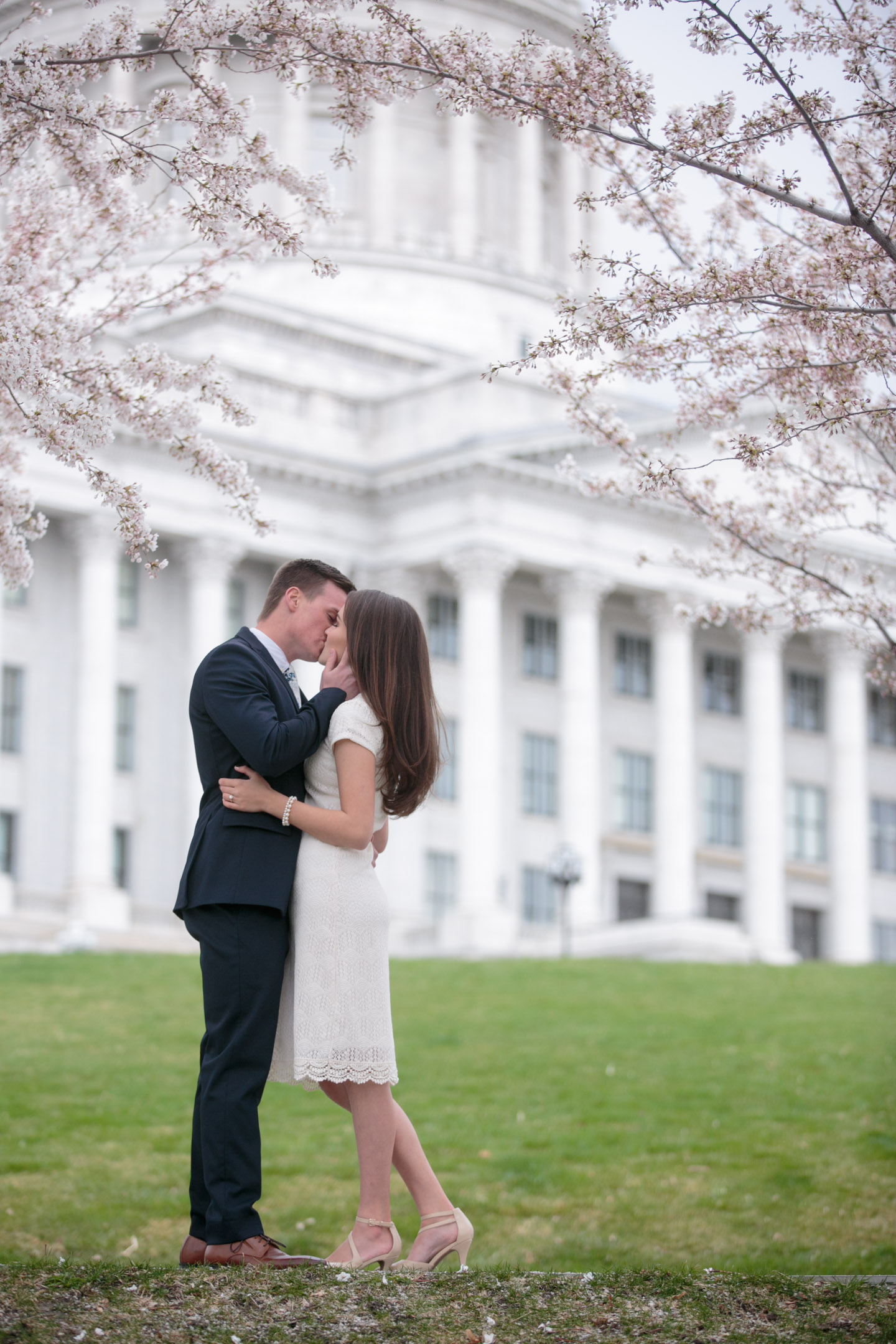 EK-Studios-Utah-Wedding-Photographers-Spring-Engagements-Blossoms-Classy-Salt-Lake-Capitol-Building-Utah-Hayley-Coulton025-Blog