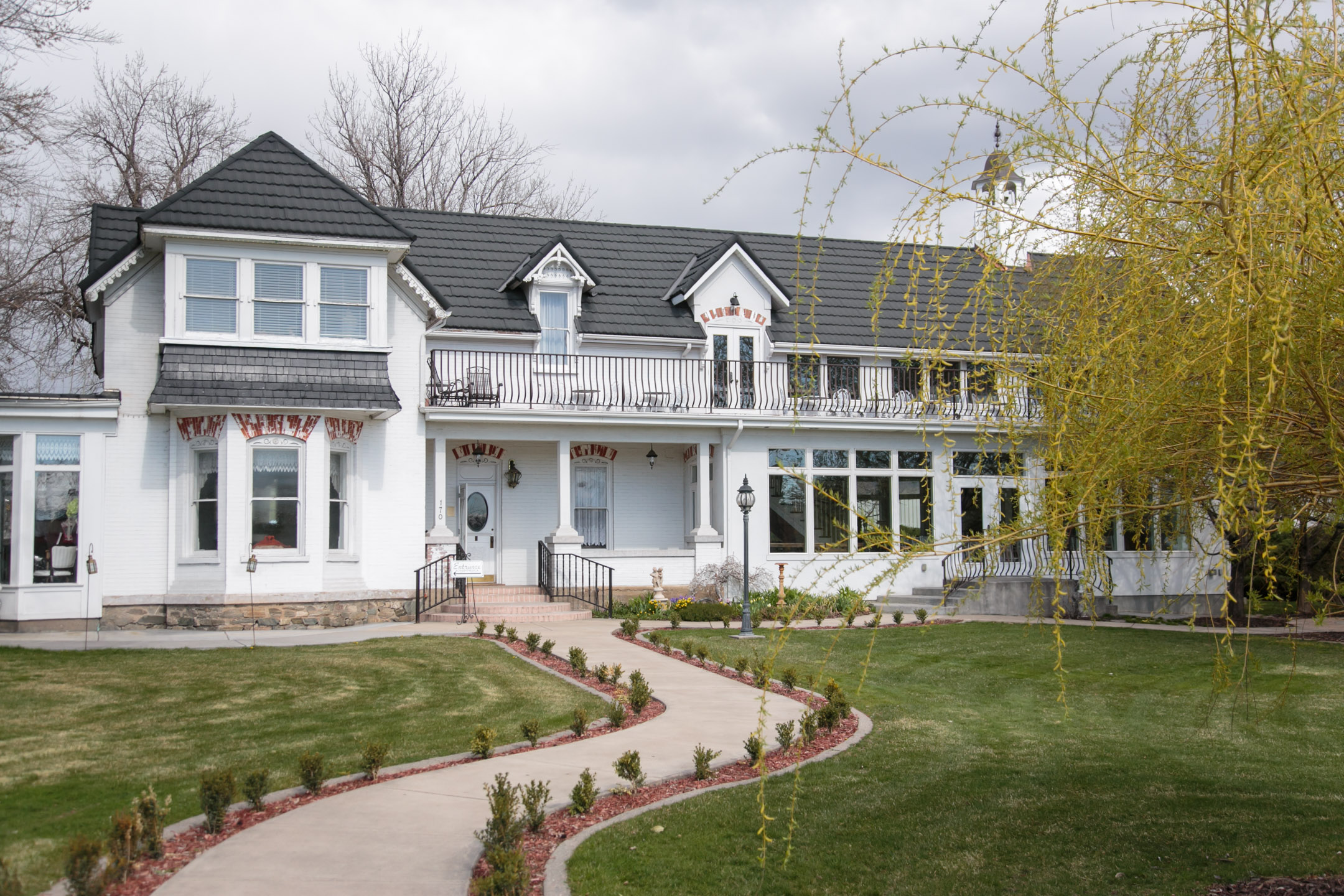 EK-Studios-Utah-Wedding-Photographers-Bountiful-Temple-Wedding-Chantilly-Mansion-Wedding-Reception026-Blog1