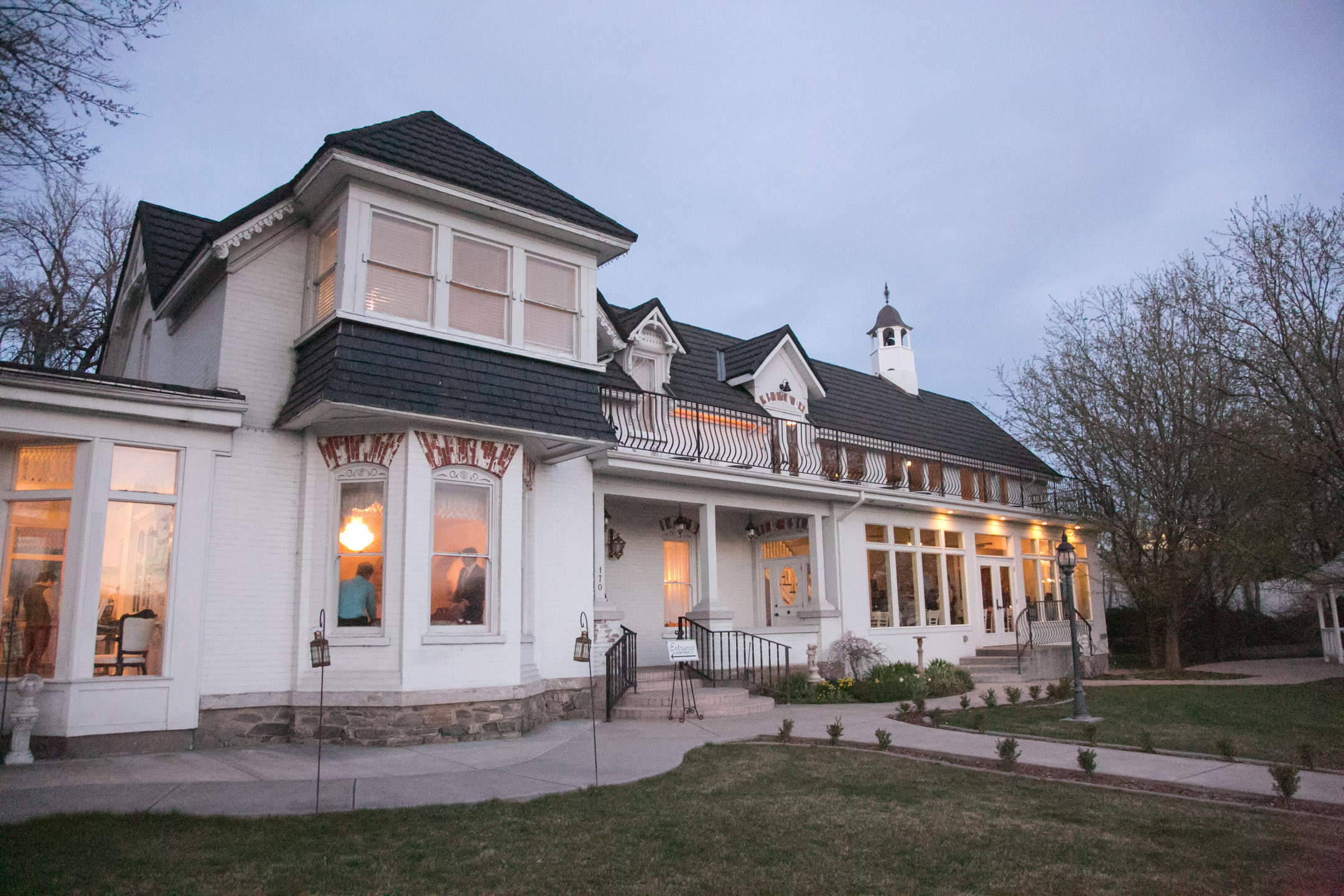 EK-Studios-Utah-Wedding-Photographers-Bountiful-Temple-Wedding-Chantilly-Mansion-Wedding-Reception074-Blog