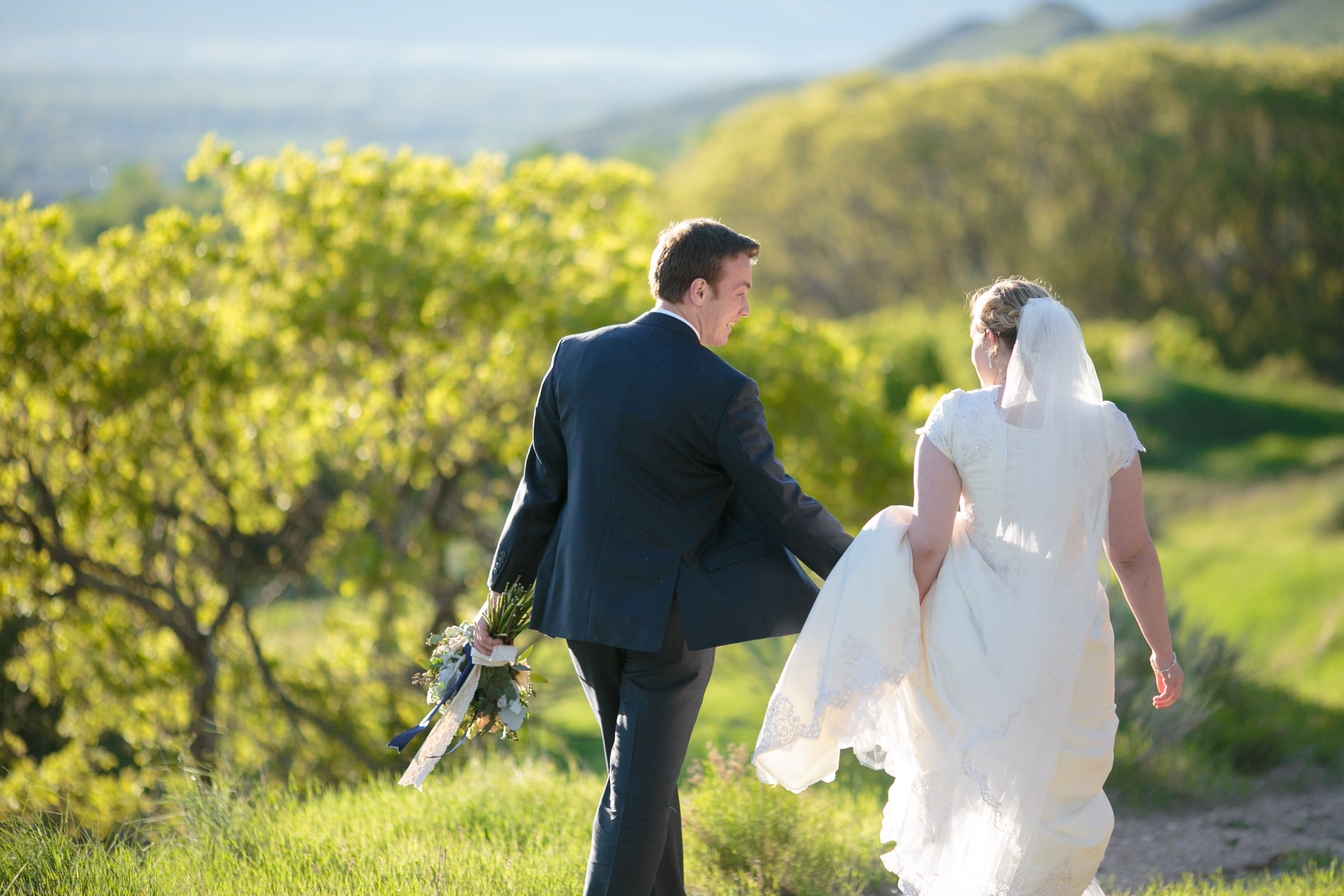 EK-Studios-Utah-Wedding-Photographers-Nature-Bridals-in-a-meadow-city-overlook016-Blog
