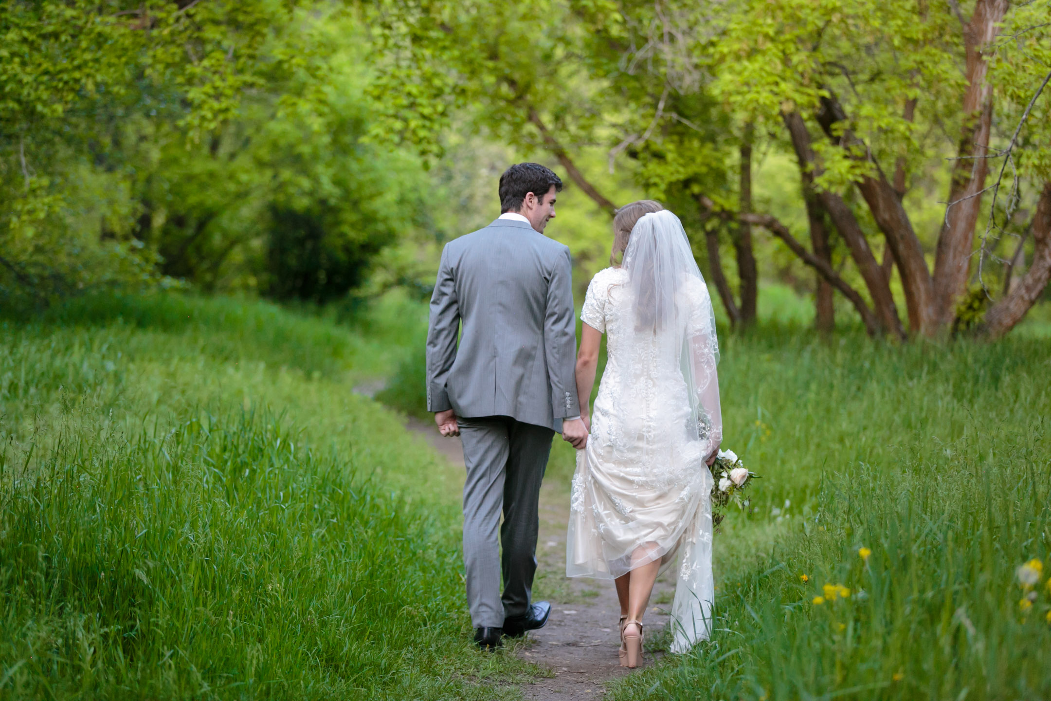 EK-Studios-Utah-Wedding-Photographers-Provo-wedding-photographer-Bridals-in-a-grove009-Blog