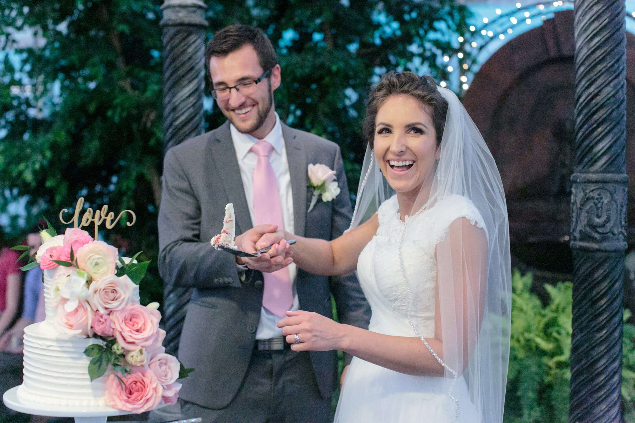 EK-Studios-Utah-Wedding-Photographers-Timpanogos-Temple-Wedding-Reception-Le-Jardin044-Blog