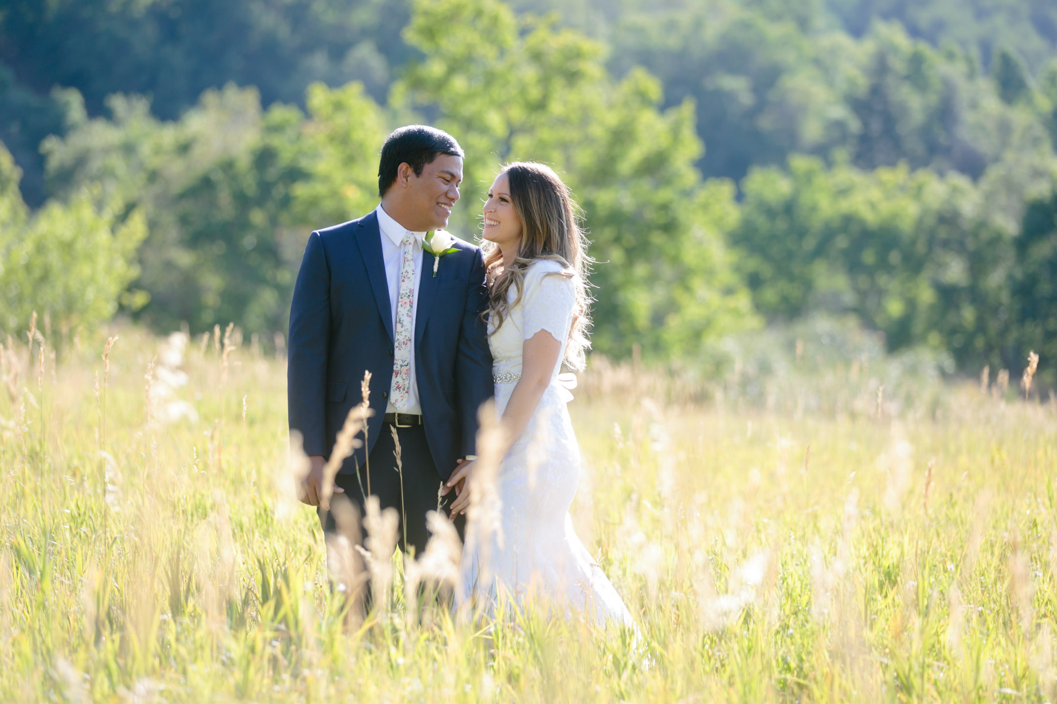 EK-Studios-Utah-Wedding-Photographers-sunkissed-bridals-meadow-provo-wedding-photography016-Blog
