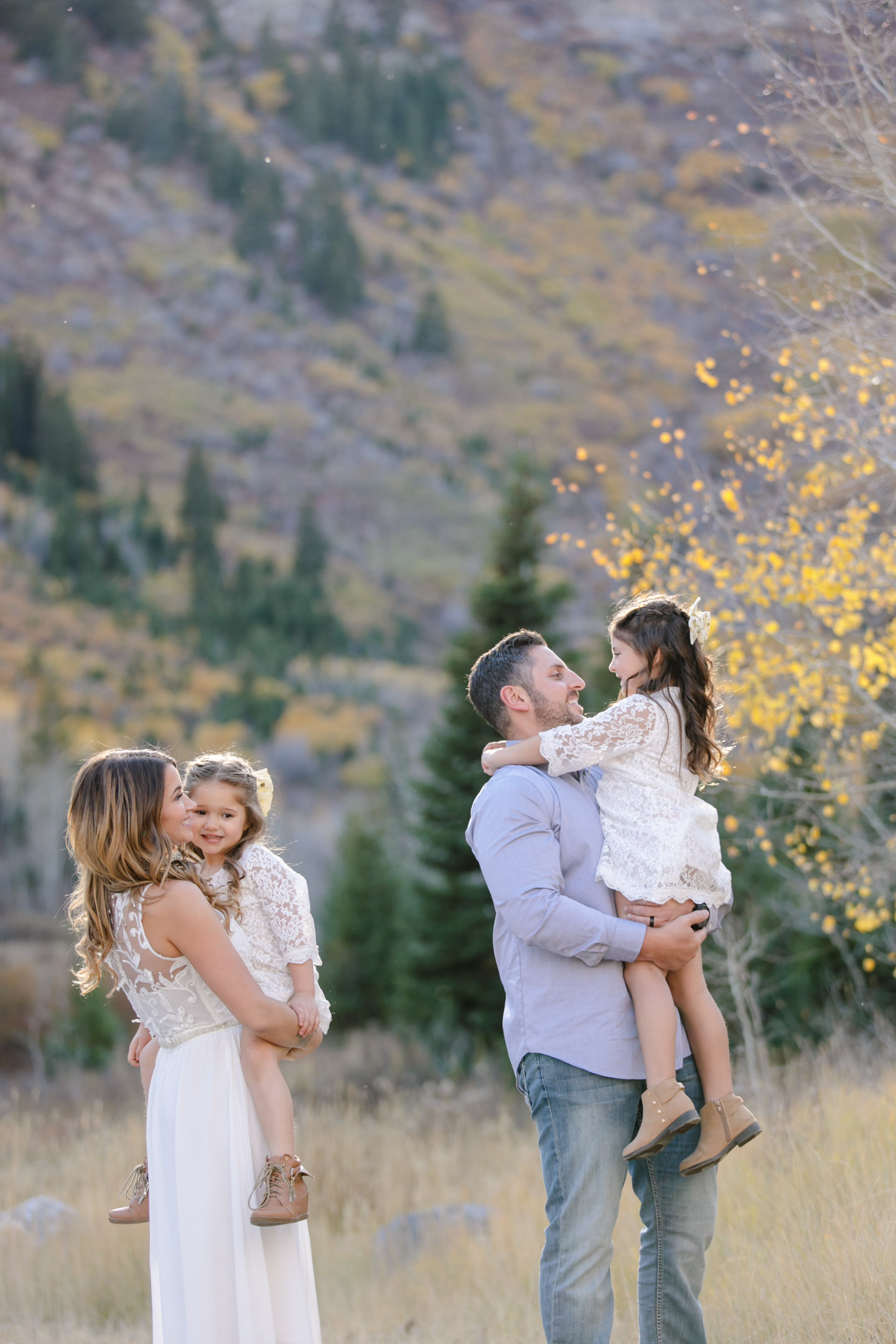 EK-Studios-Photo-Video-Utah-Family-Photographers-Cute-Fall-Family-Photos-mountians021-Blog