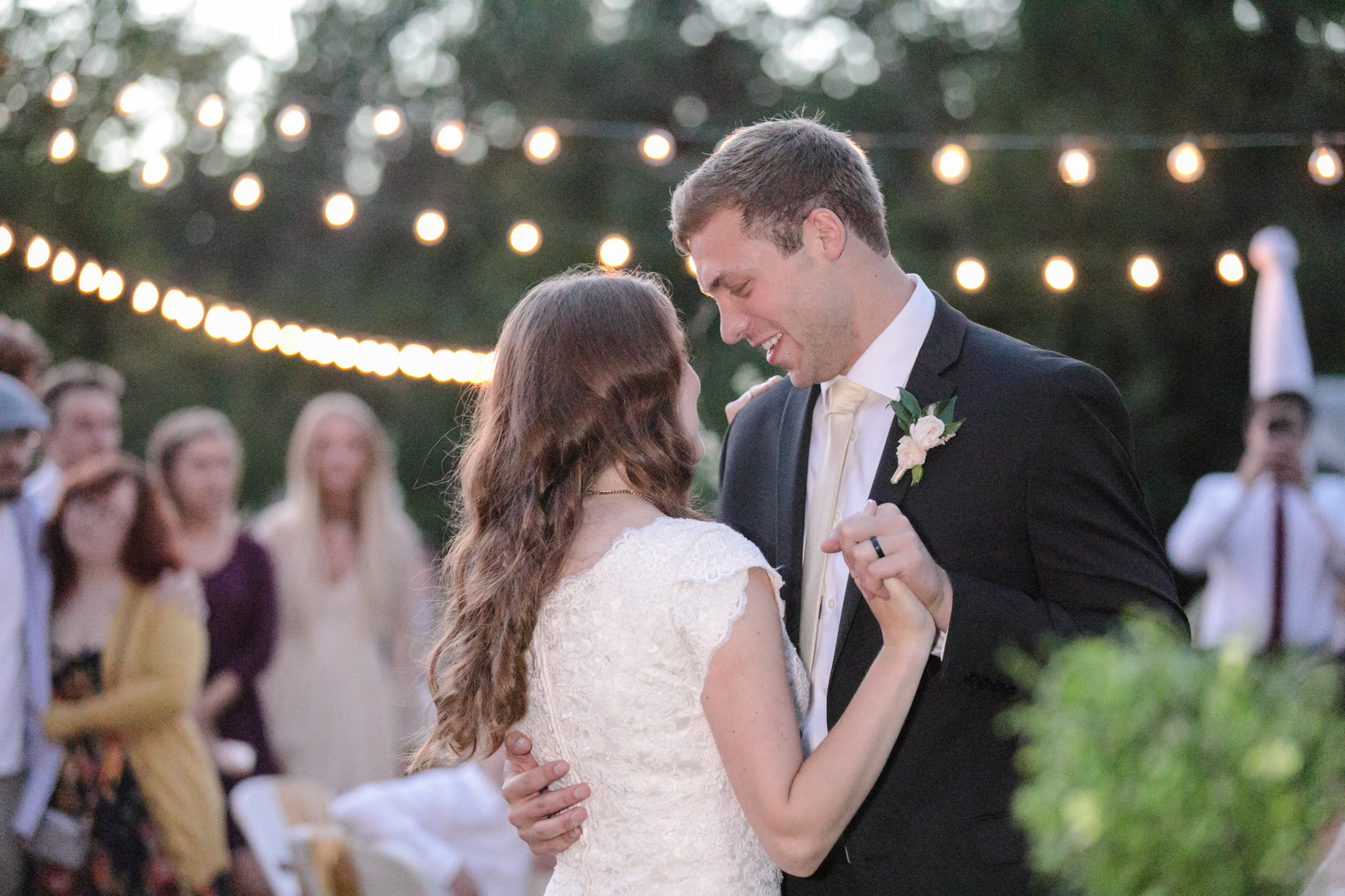 Bountiful-Temple-Wedding-Elegant-Backyard-receptionEK-Studios-Utah-Wedding-Photographers-045-Blog