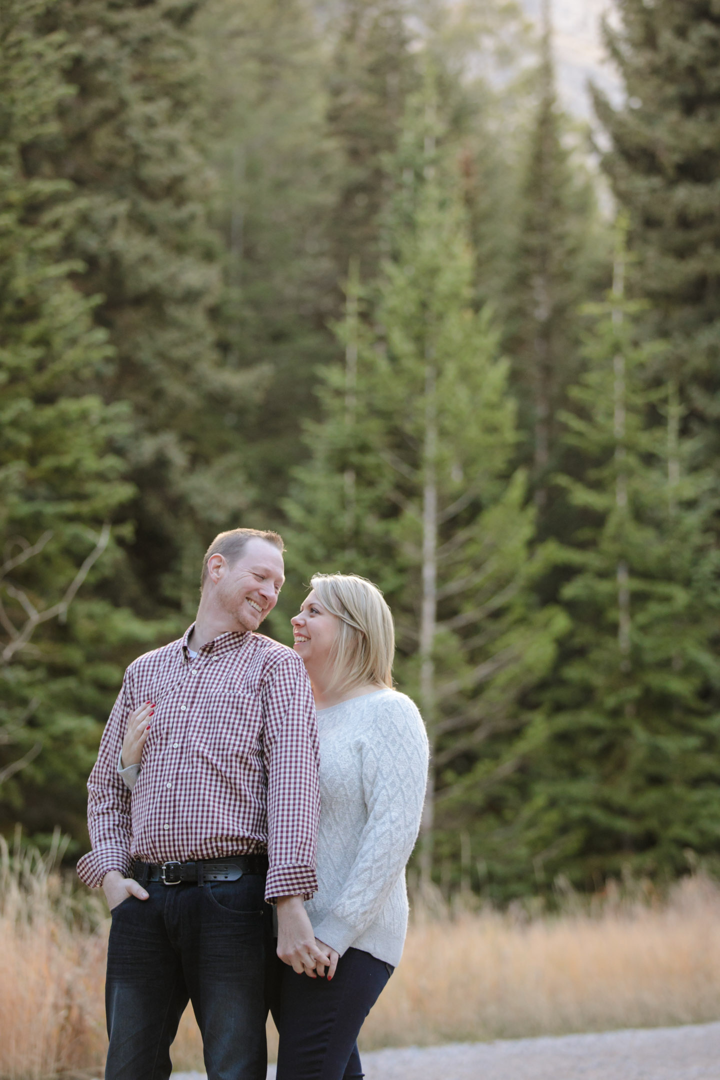 EK-Studios-Utah-Wedding-Photographers-Engagements-in-the-woods-pines003-Blog