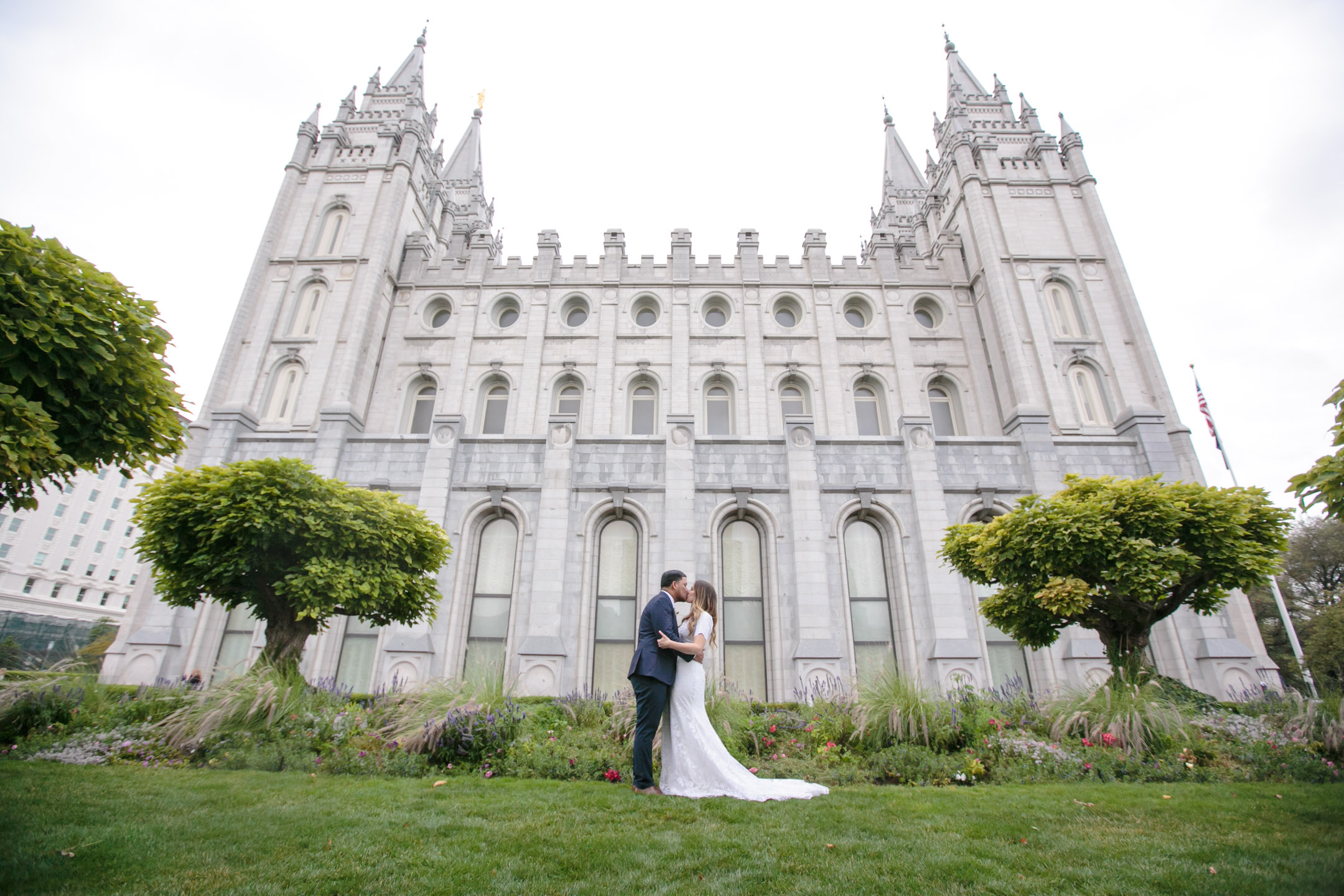 EK-Studios-Utah-Wedding-Photographers-Salt-Lake-City-Temple-Wedding-polynesian021-Blog