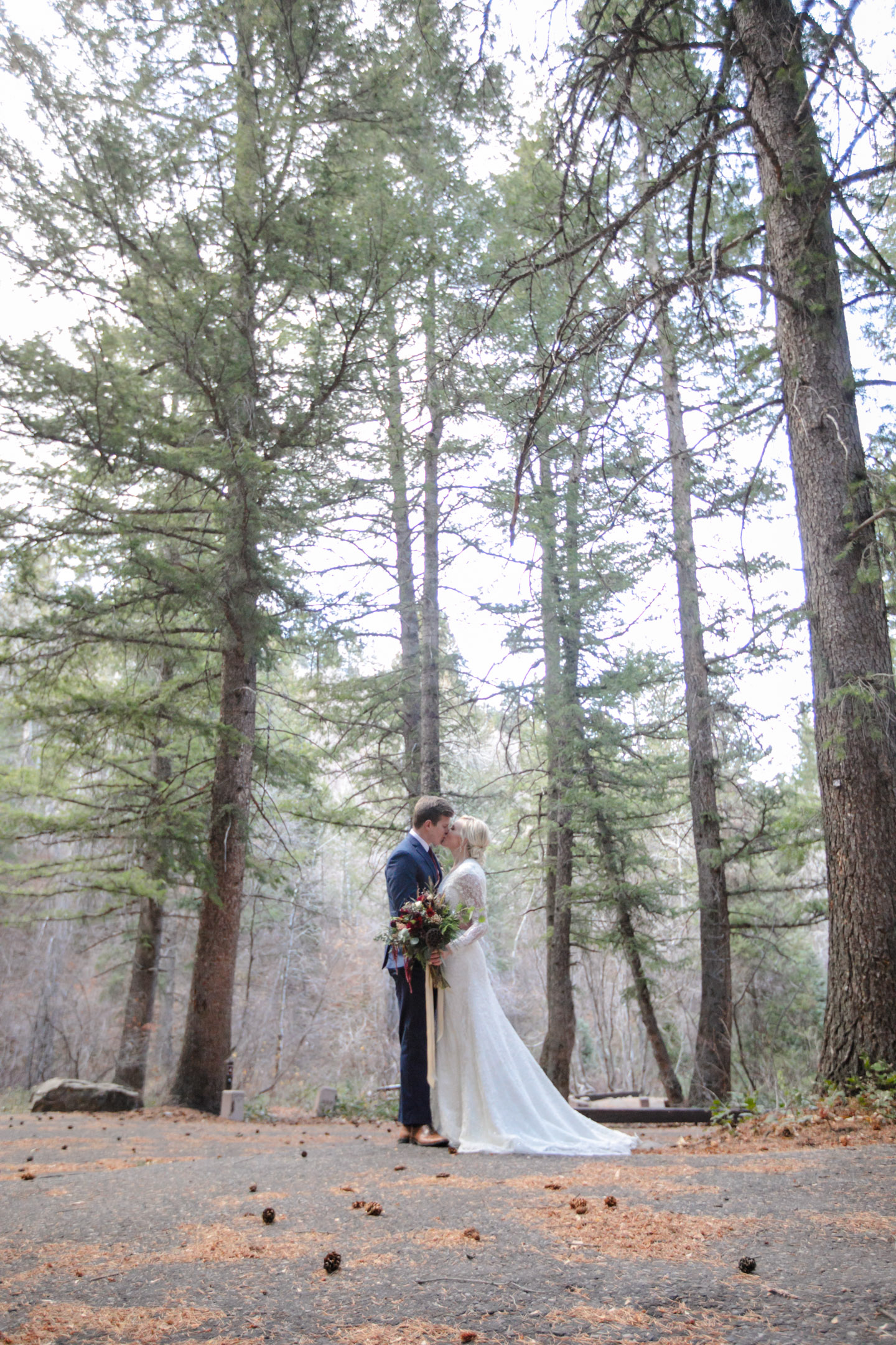 EK-Studios-Utah-Wedding-Photographers-Bridals-in-the-woods-pines-winter-dark-red-floral004-Blog