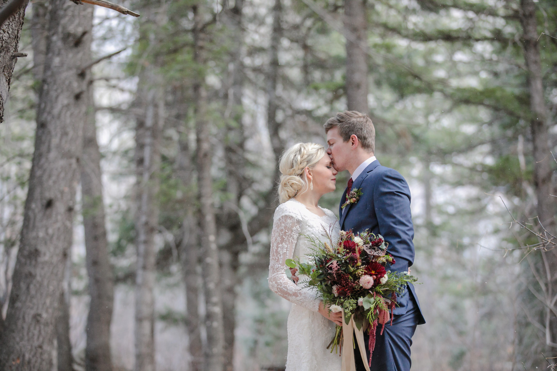 EK-Studios-Utah-Wedding-Photographers-Bridals-in-the-woods-pines-winter-dark-red-floral006-Blog
