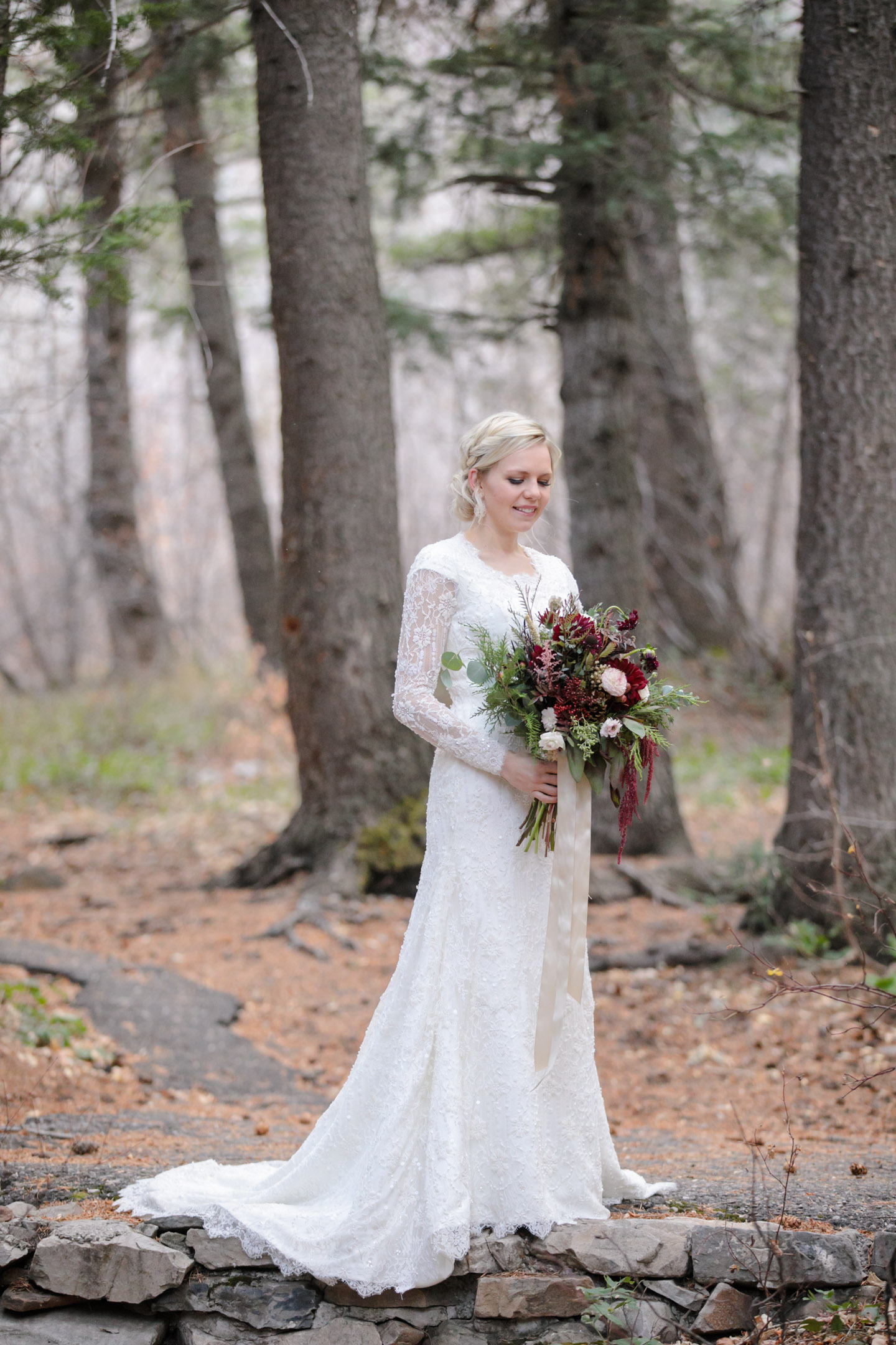 EK-Studios-Utah-Wedding-Photographers-Bridals-in-the-woods-pines-winter-dark-red-floral007-Blog