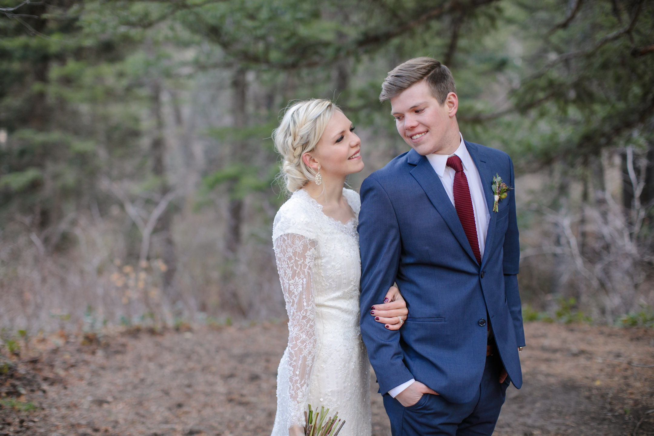 EK-Studios-Utah-Wedding-Photographers-Bridals-in-the-woods-pines-winter-dark-red-floral009-Blog