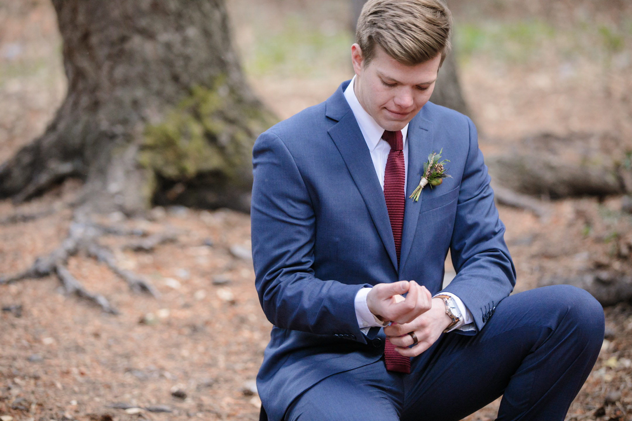 EK-Studios-Utah-Wedding-Photographers-Bridals-in-the-woods-pines-winter-dark-red-floral011-Blog
