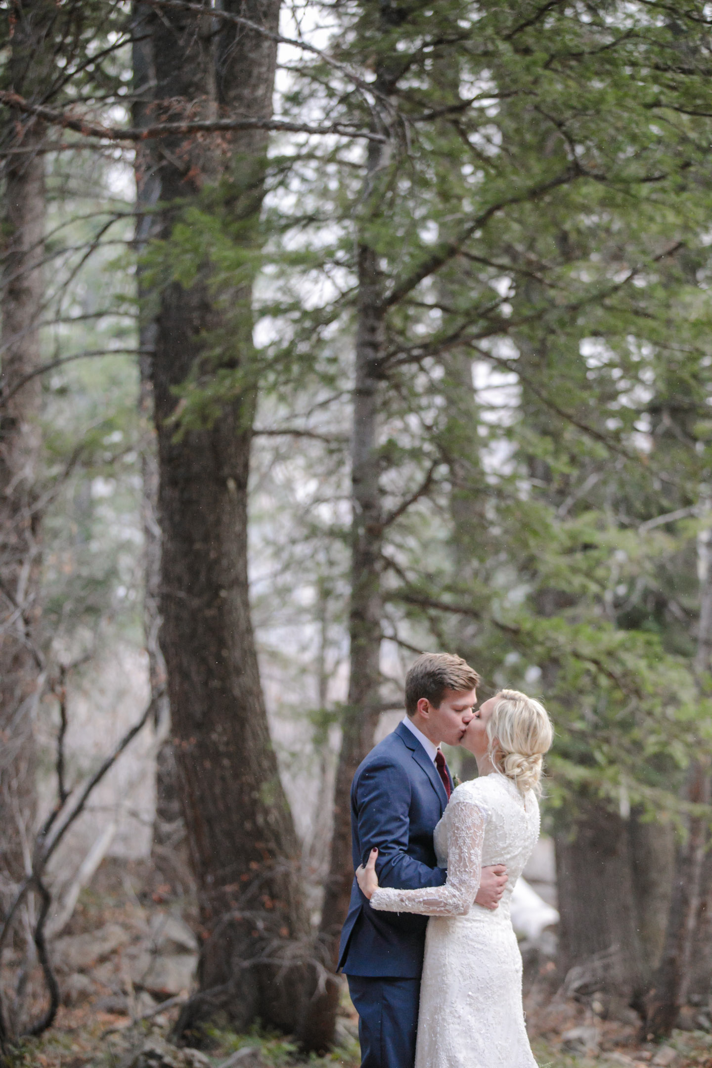 EK-Studios-Utah-Wedding-Photographers-Bridals-in-the-woods-pines-winter-dark-red-floral019-Blog