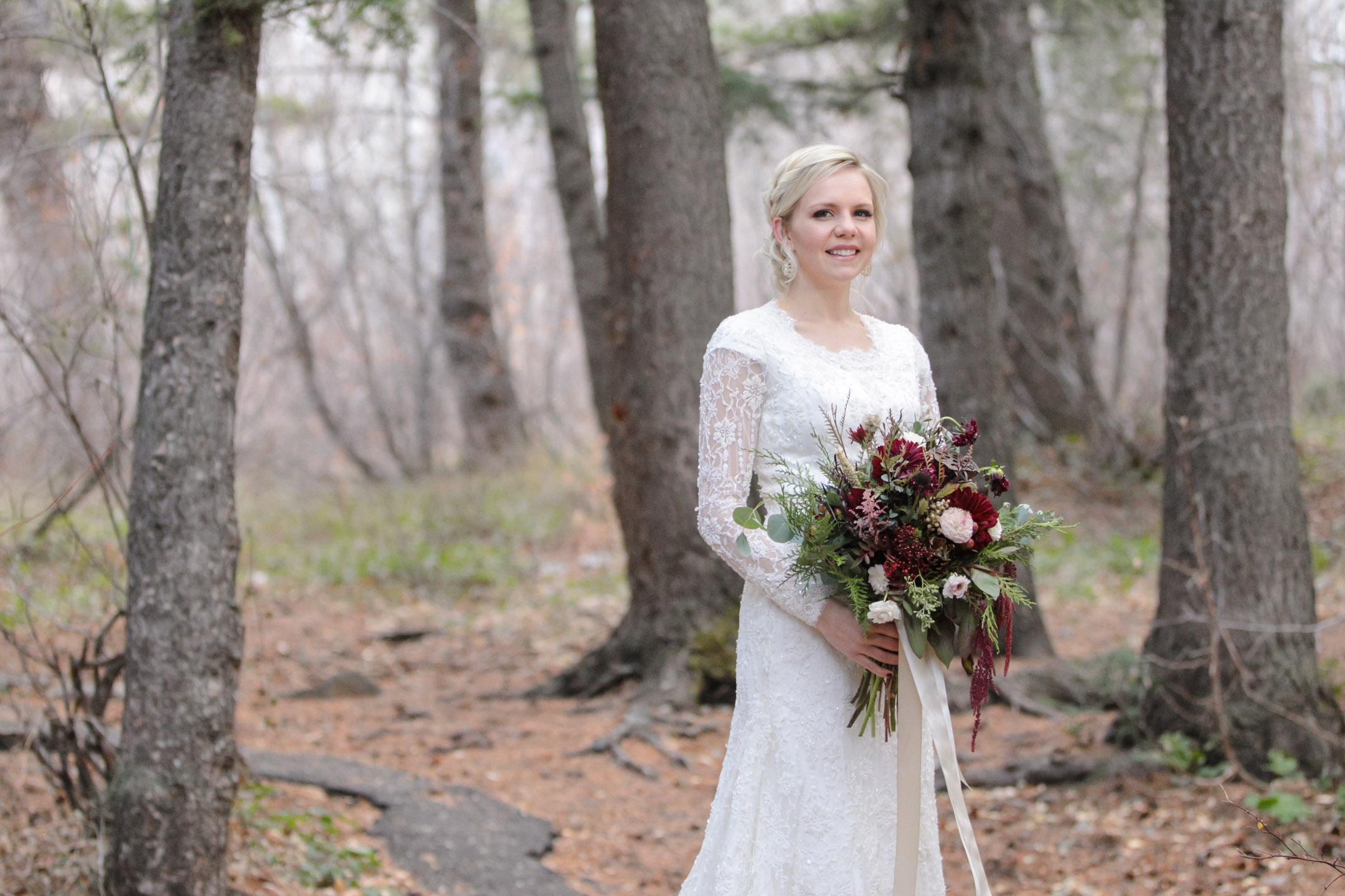 EK-Studios-Utah-Wedding-Photographers-Bridals-in-the-woods-pines-winter-dark-red-floral020-Blog
