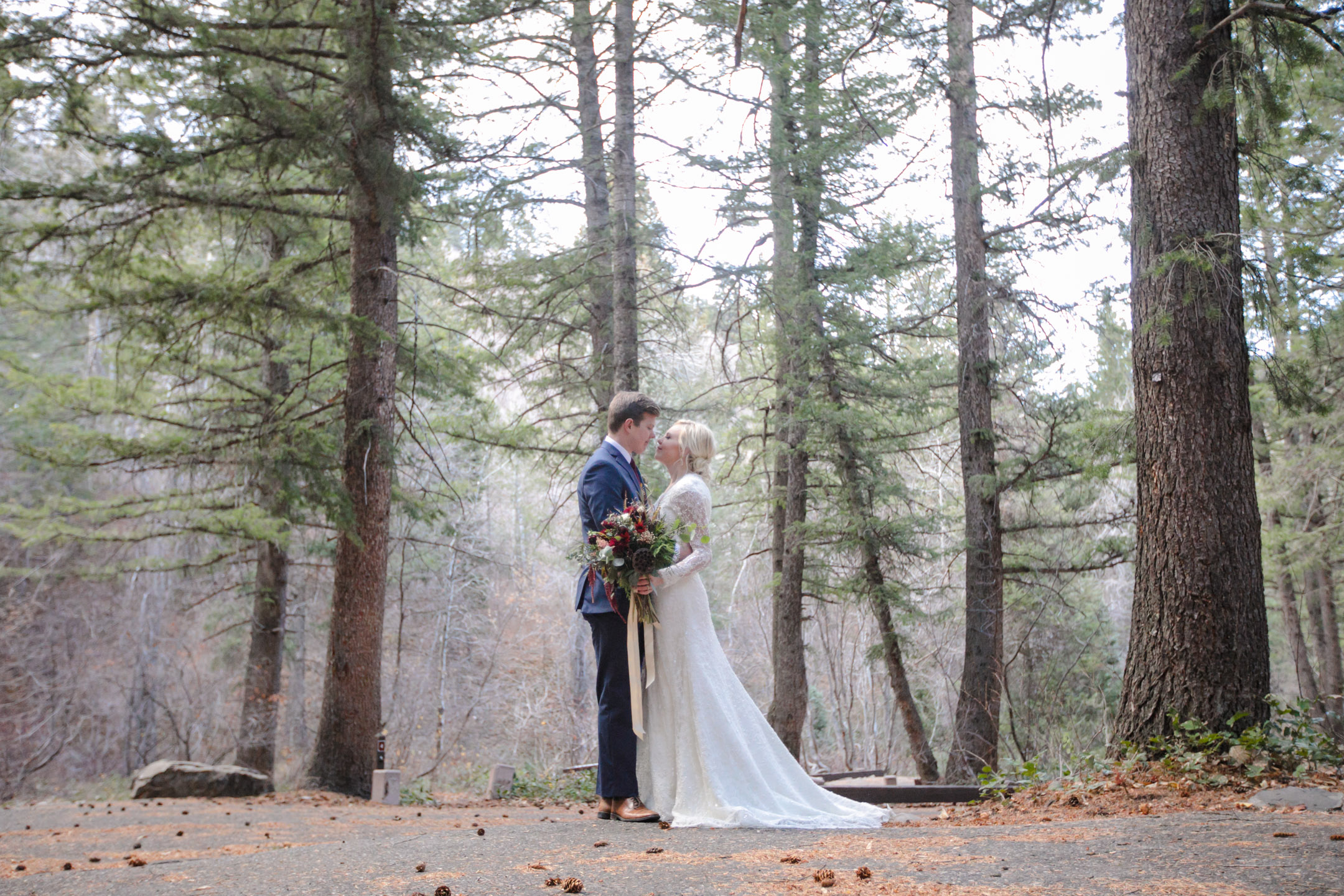 EK-Studios-Utah-Wedding-Photographers-Bridals-in-the-woods-pines-winter-dark-red-floral022-Blog