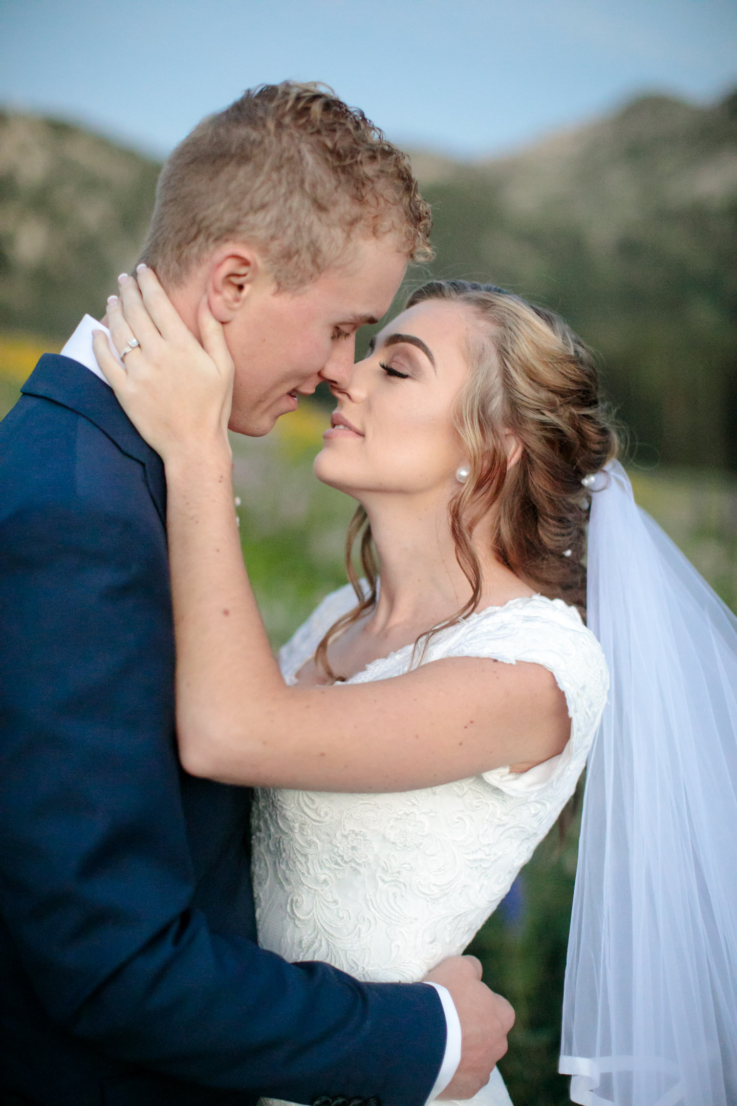 Bridals-in-wildflowers-mountains-utah-phtotography-17