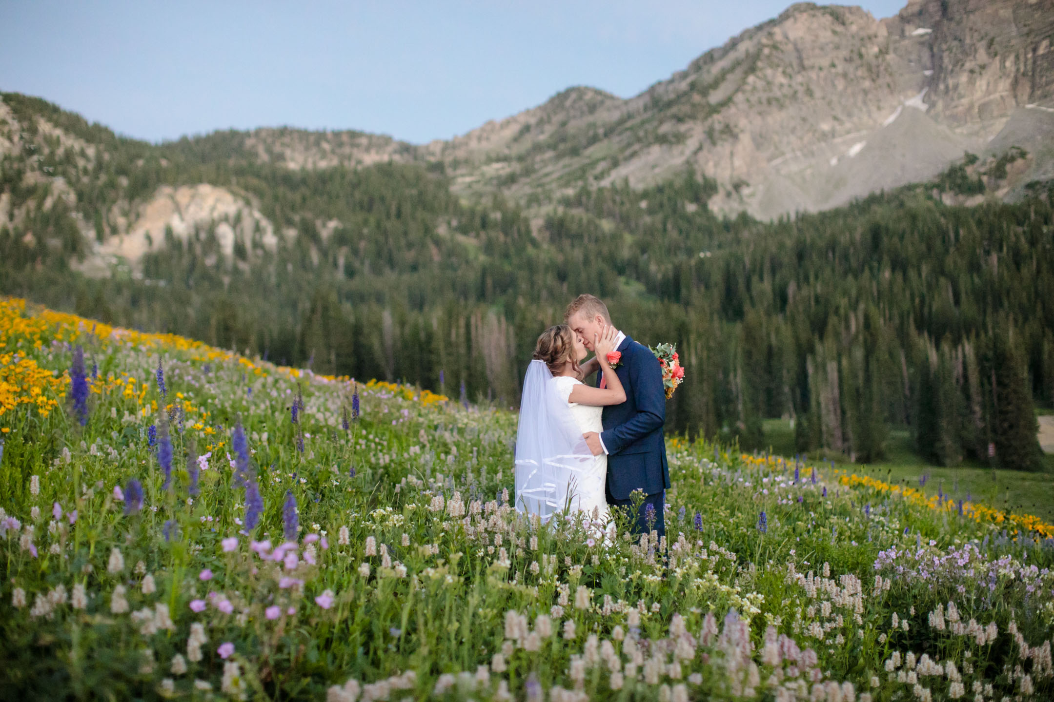 Bridals-in-wildflowers-mountains-utah-phtotography-24