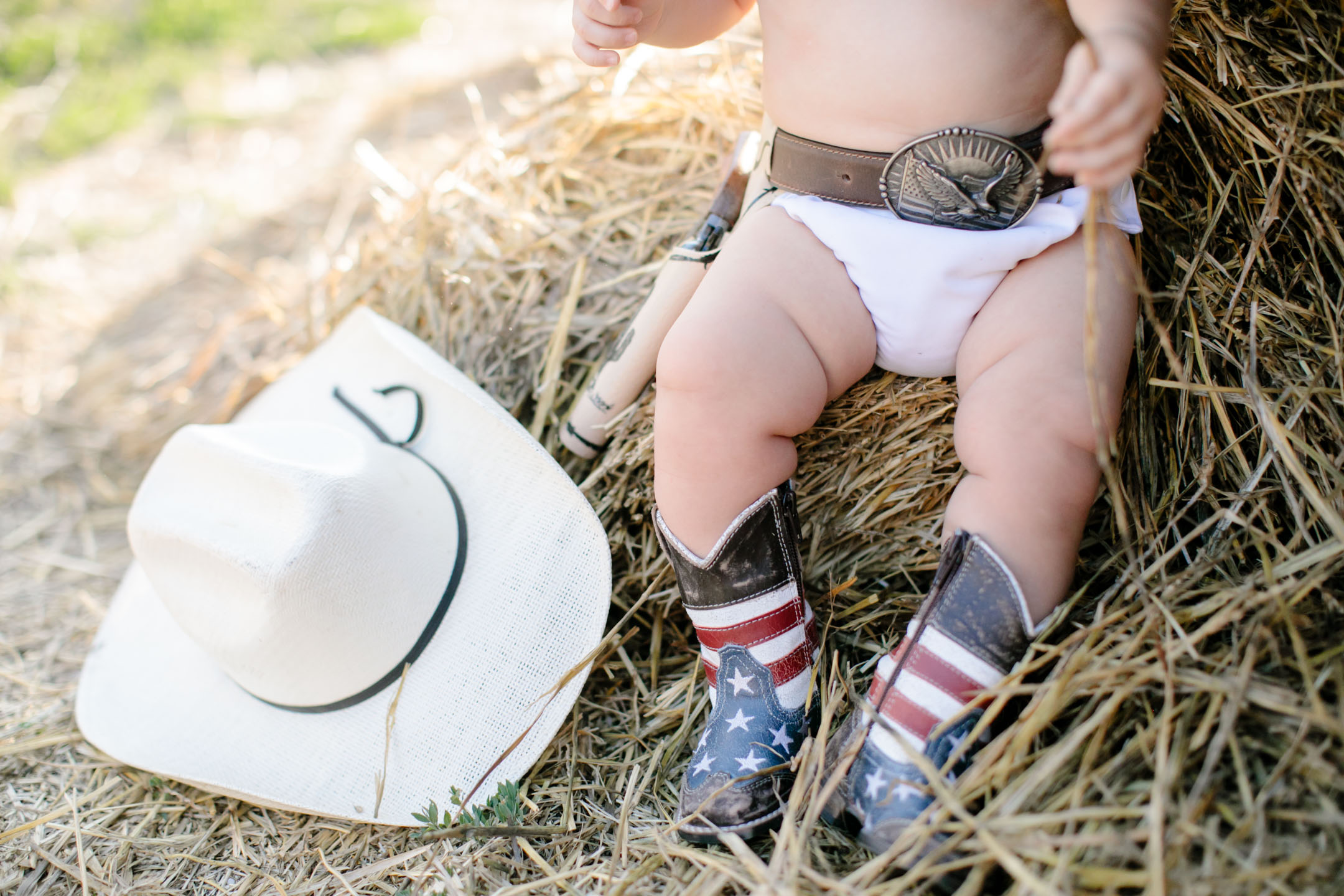 one-year-cake-smash-photoshoot-cowboy-country-1