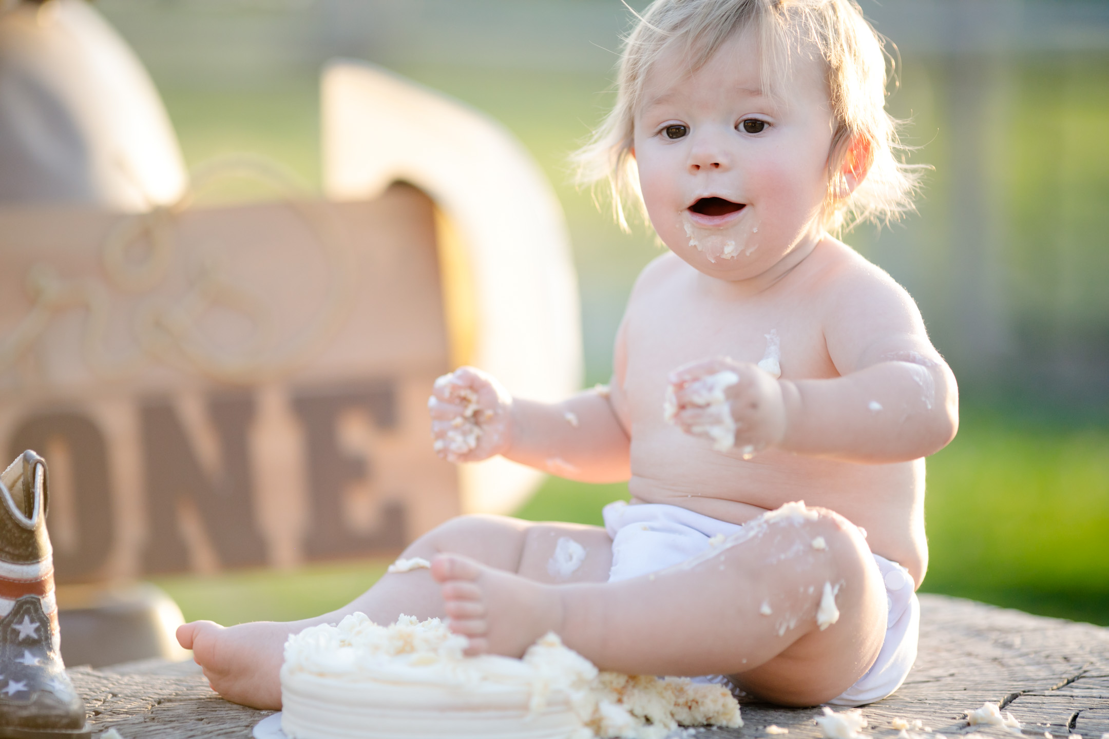 one-year-cake-smash-photoshoot-cowboy-country-12