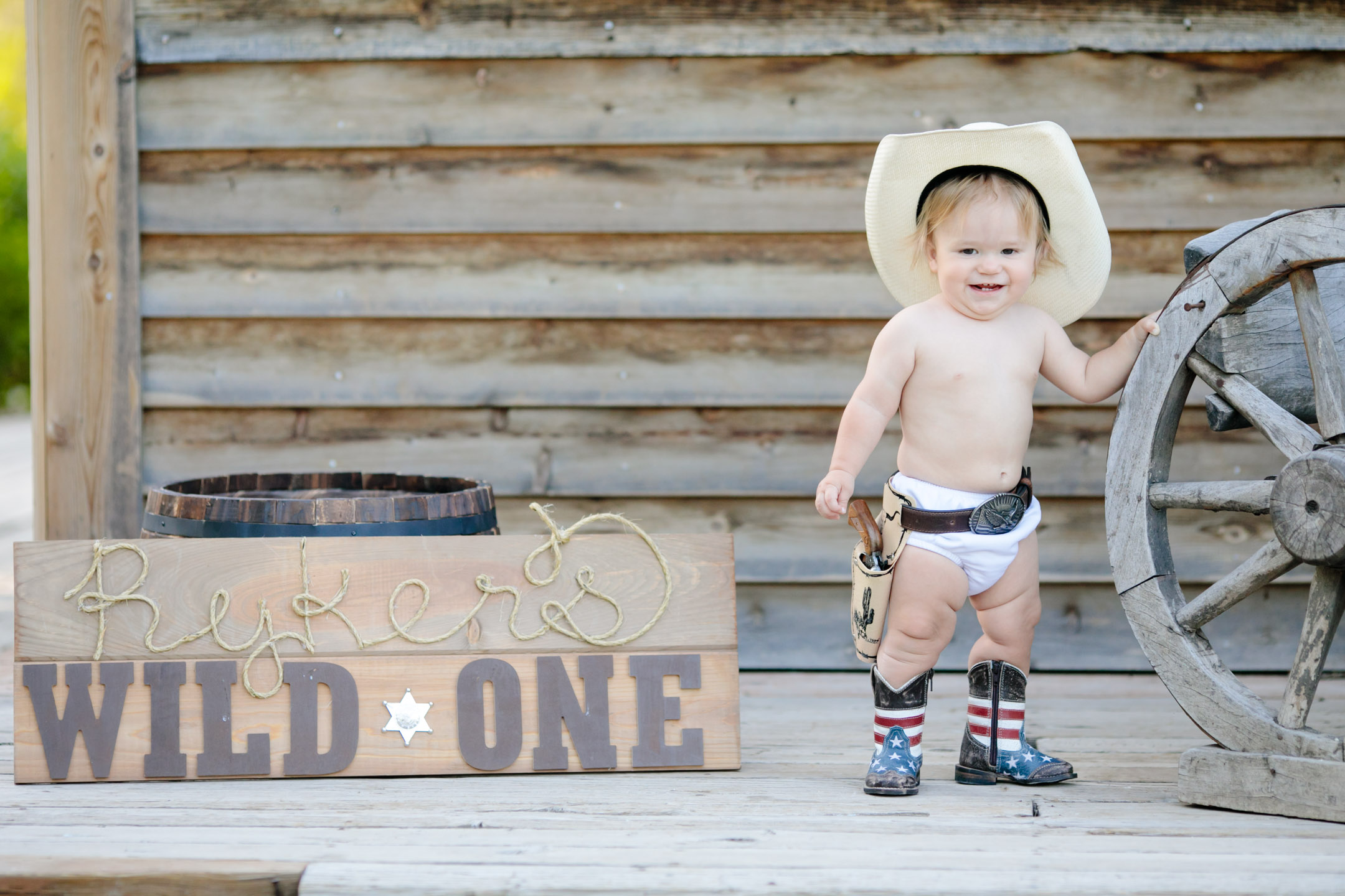 one-year-cake-smash-photoshoot-cowboy-country-9