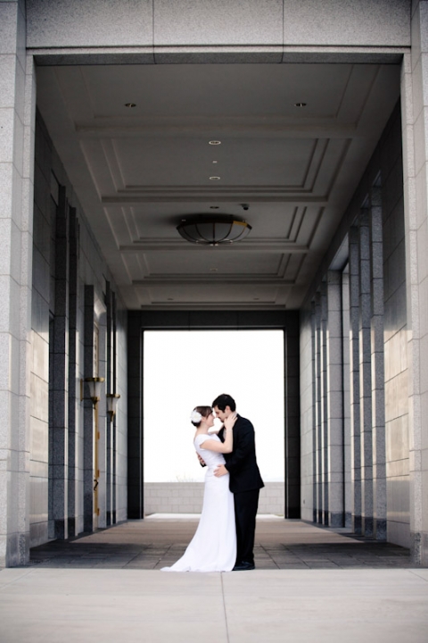 Bridals-2011-04-16-Melissa-Herschel-Utah-Wedding-and-Portrait-Photographer-Draper-Temple-Utah-Wedding-Photographer013IMG_1154-Blog(pp_w480_h720)